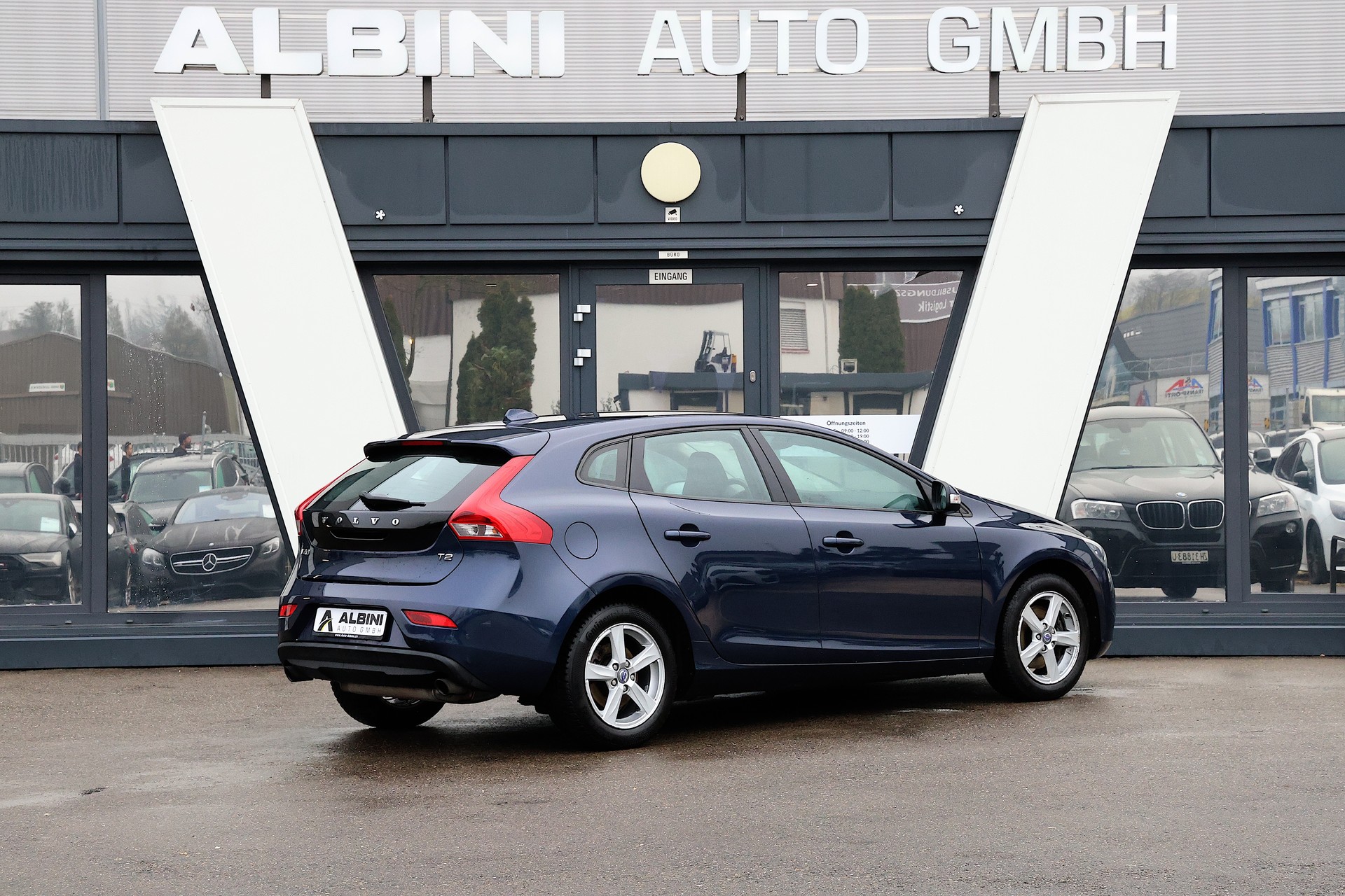 VOLVO V40 T2 Kinetic-showroom-element-2