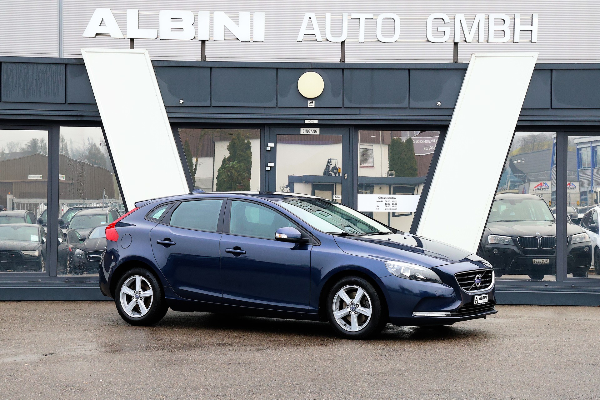 VOLVO V40 T2 Kinetic-showroom-element-1