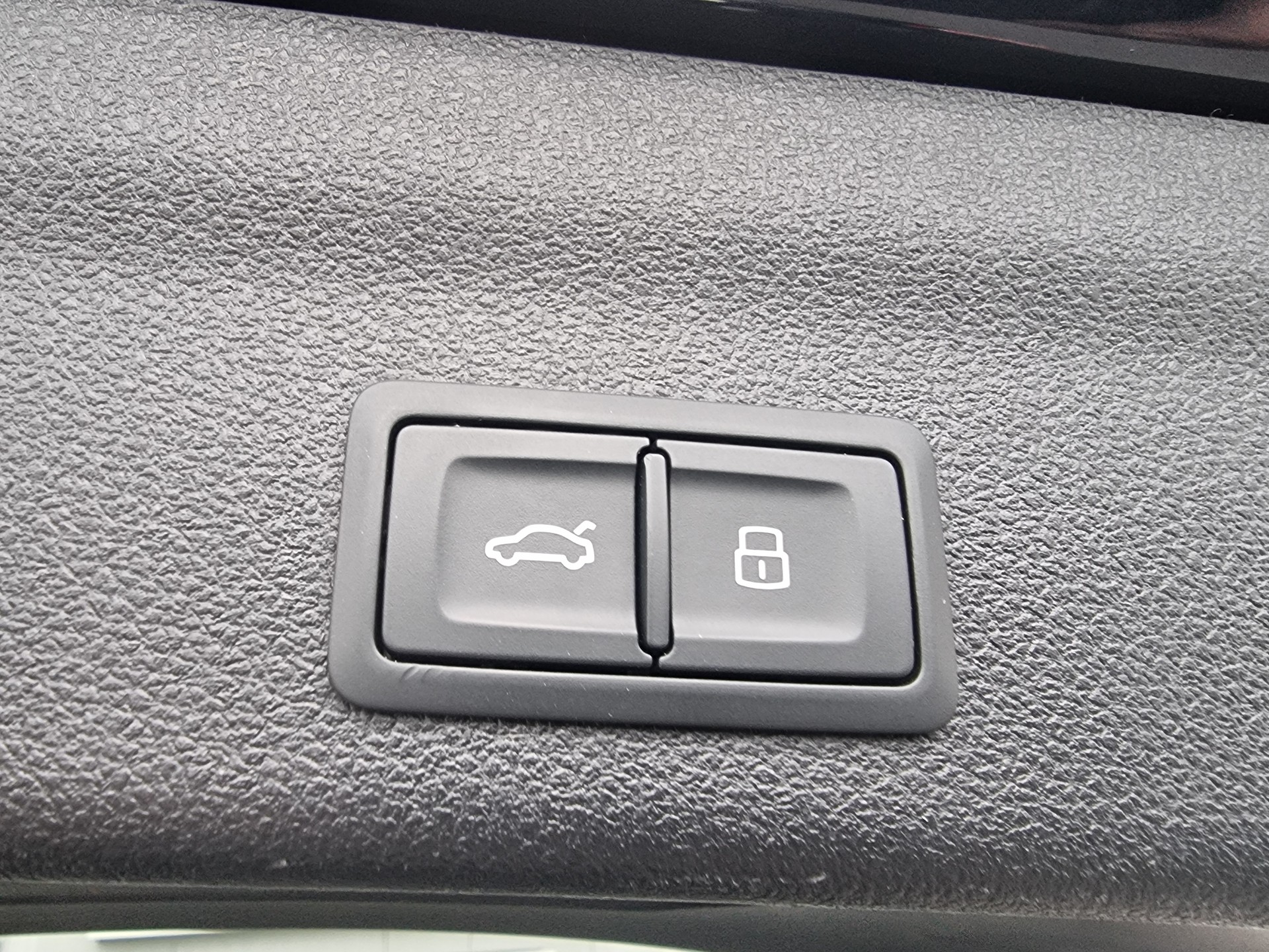 AUDI A6 Avant 40TDI Attraction S-tronic-image-14