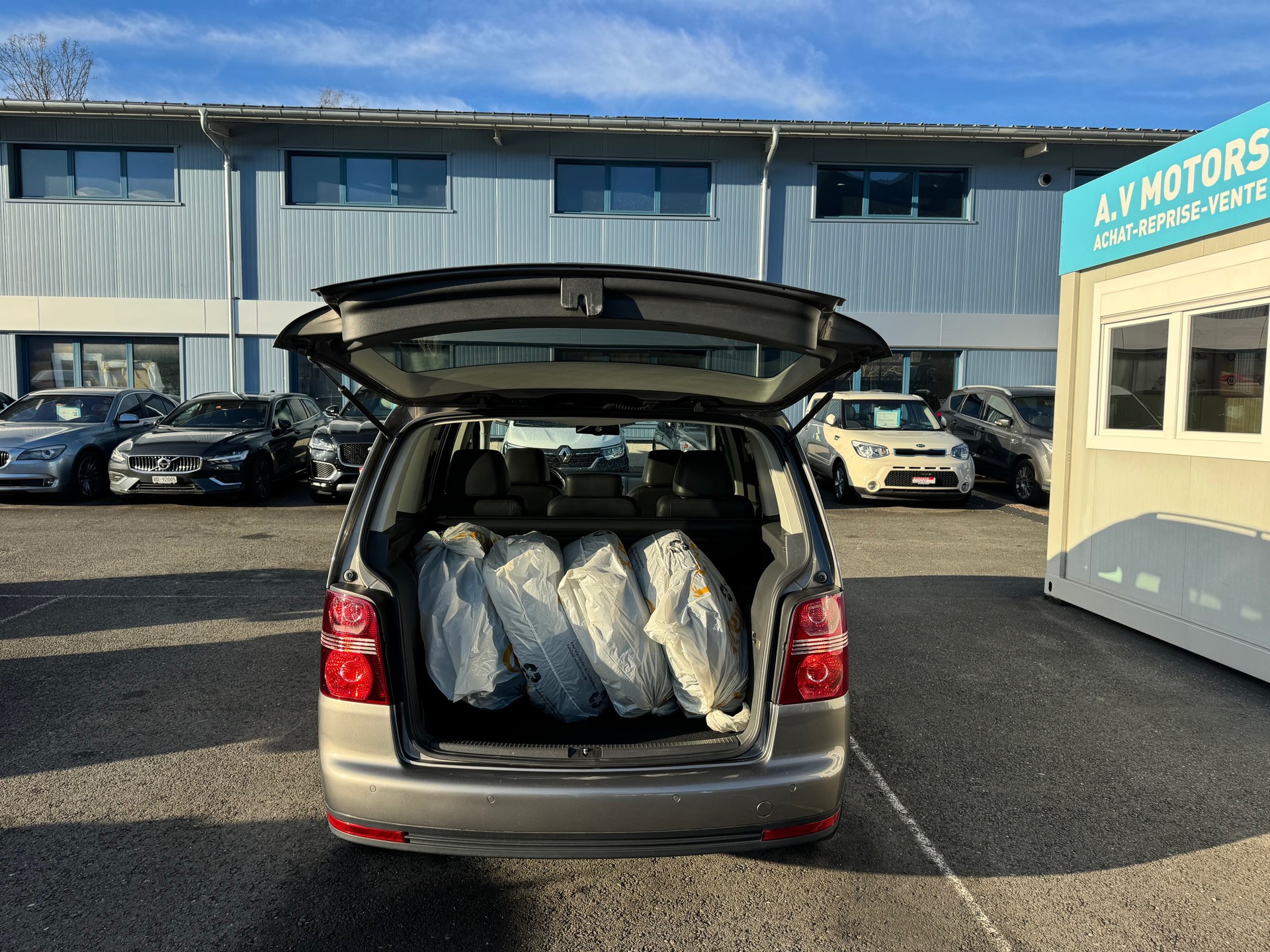 VW Touran 2.0 TDI Highline-image-6