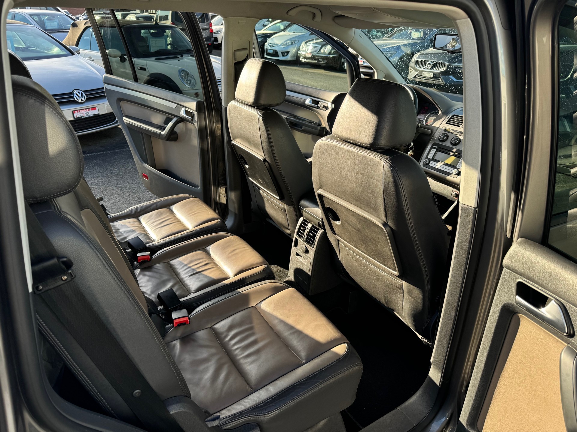 VW Touran 2.0 TDI Highline-image-11