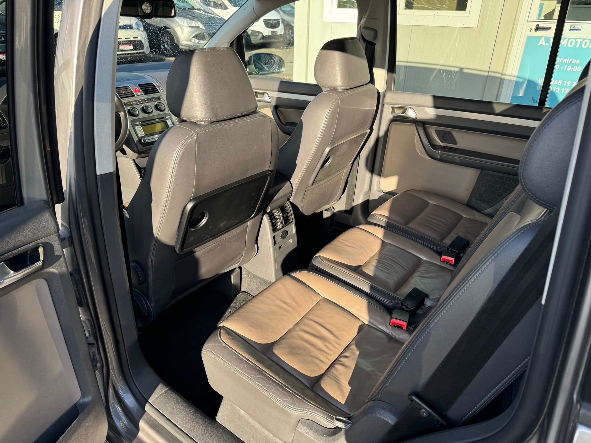 VW Touran 2.0 TDI Highline-image-9