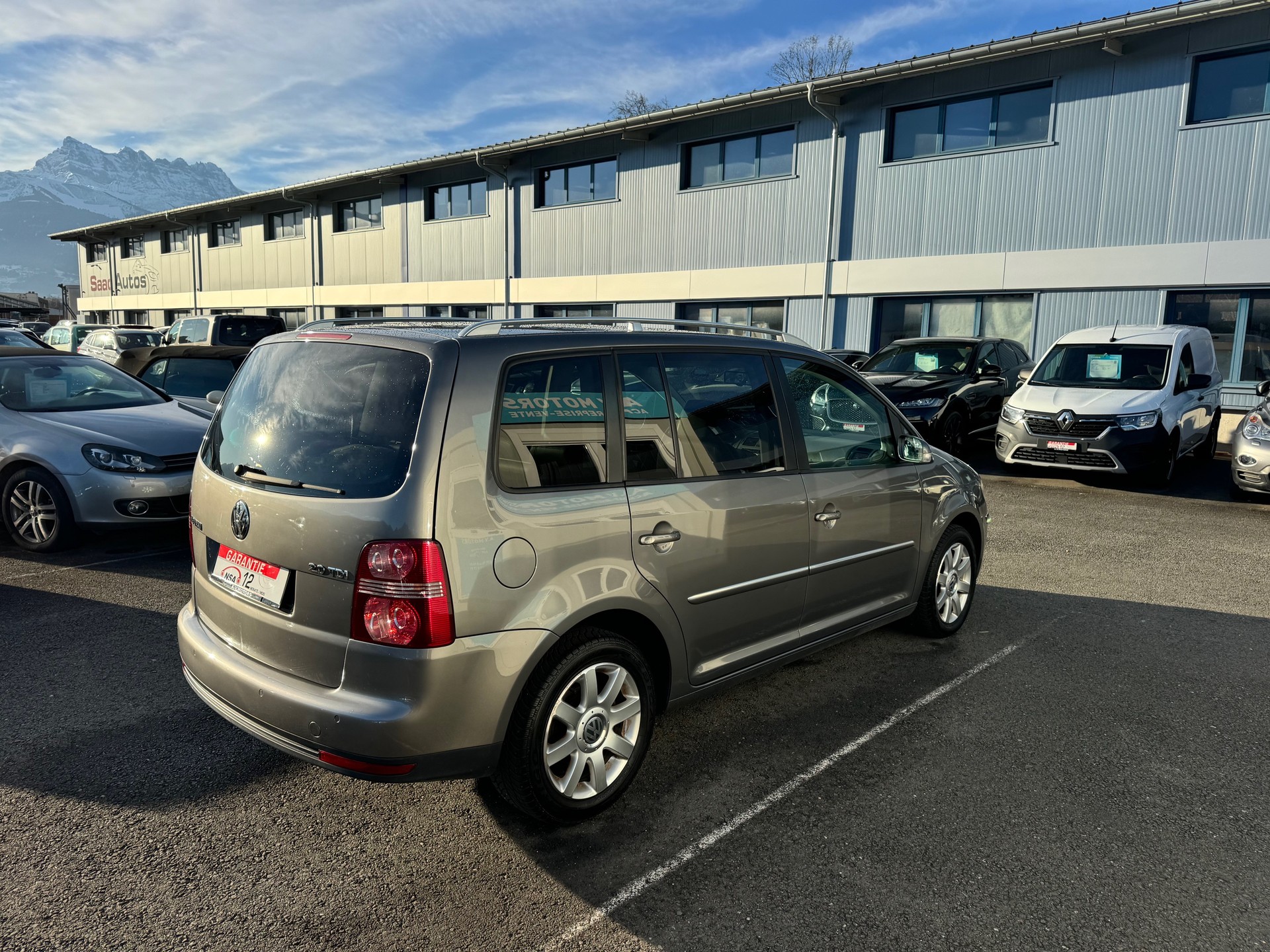 VW Touran 2.0 TDI Highline-image-4