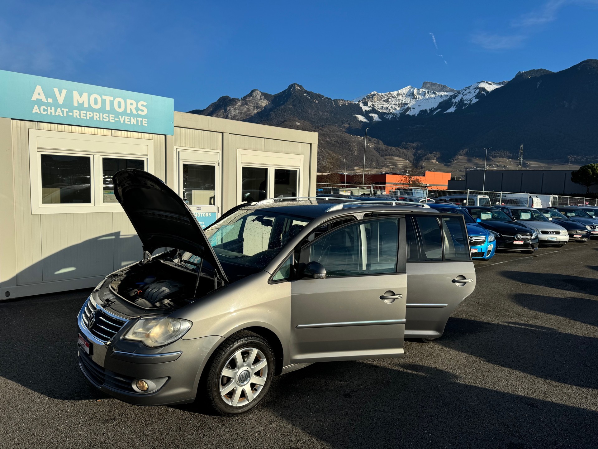 VW Touran 2.0 TDI Highline-image-15