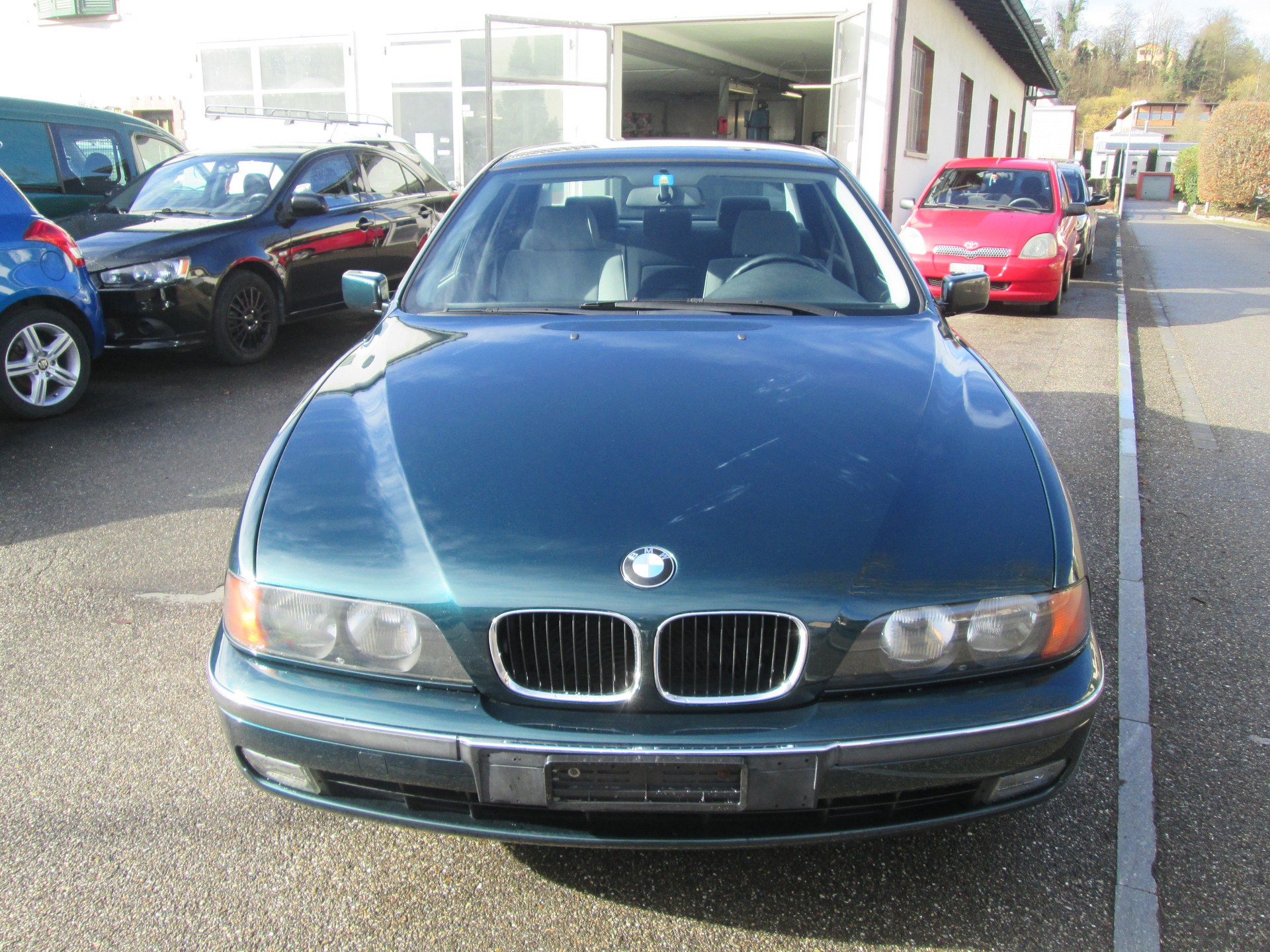 BMW 523i-image-7