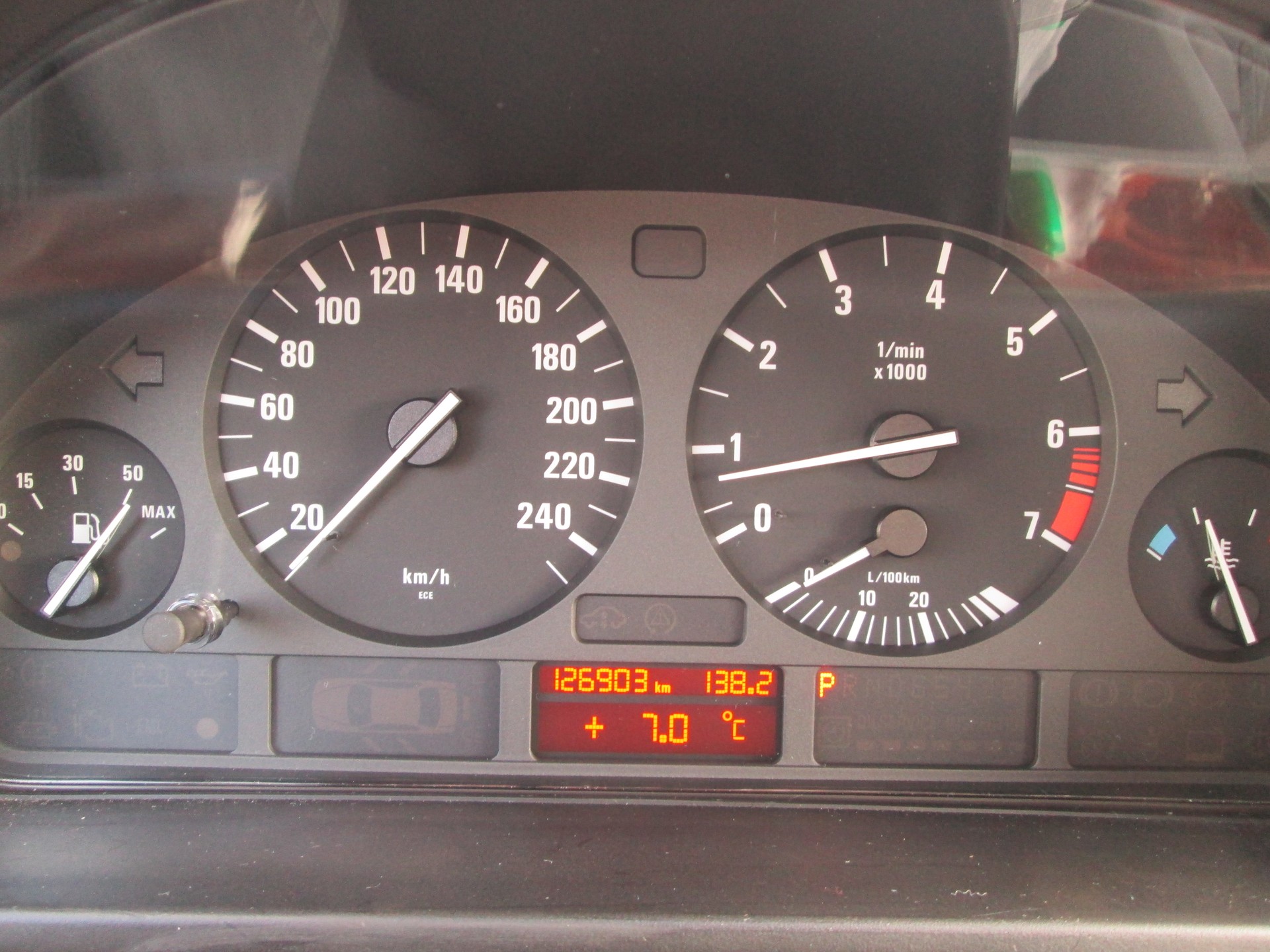 BMW 523i-image-14