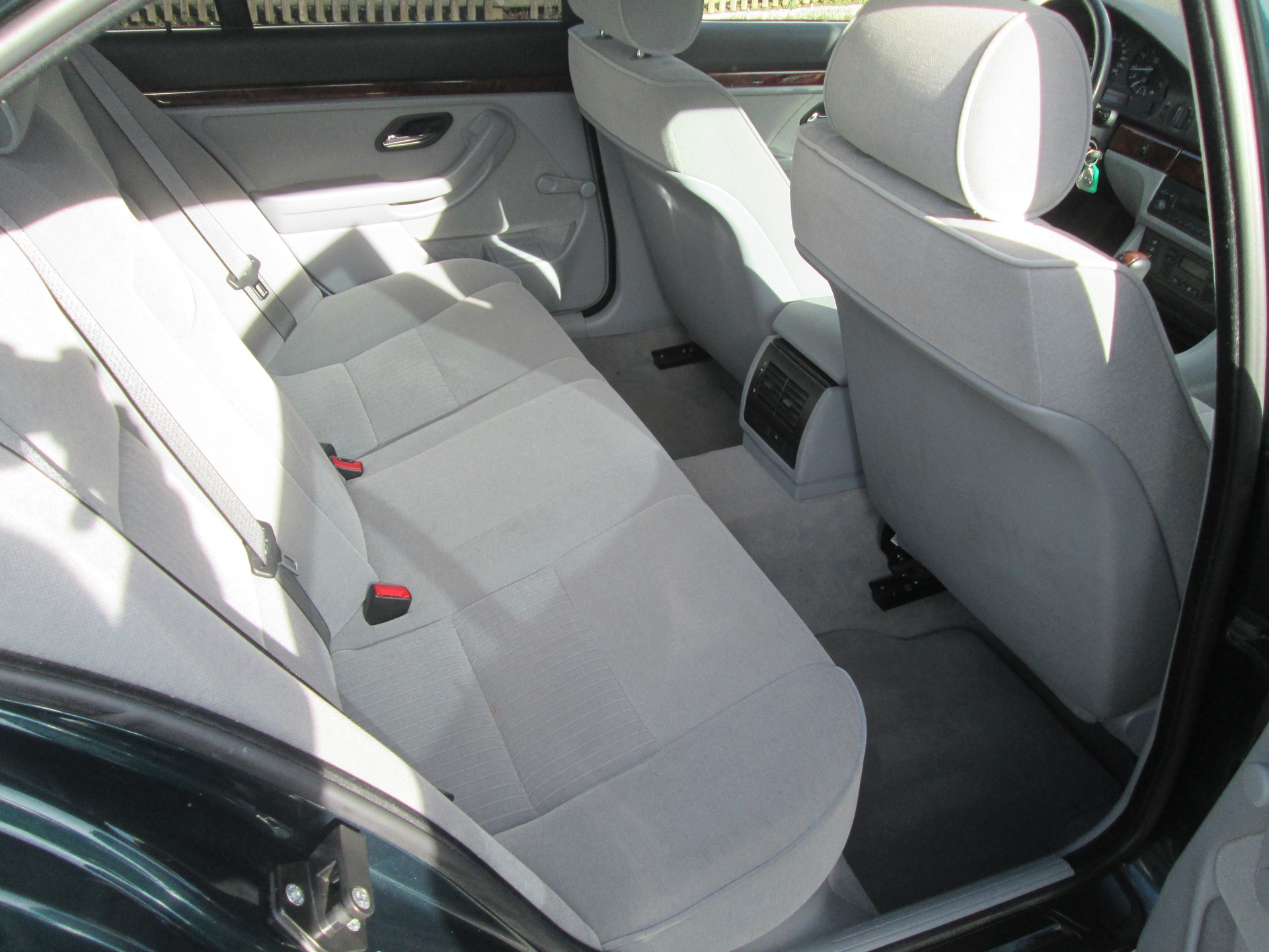 BMW 523i-image-11