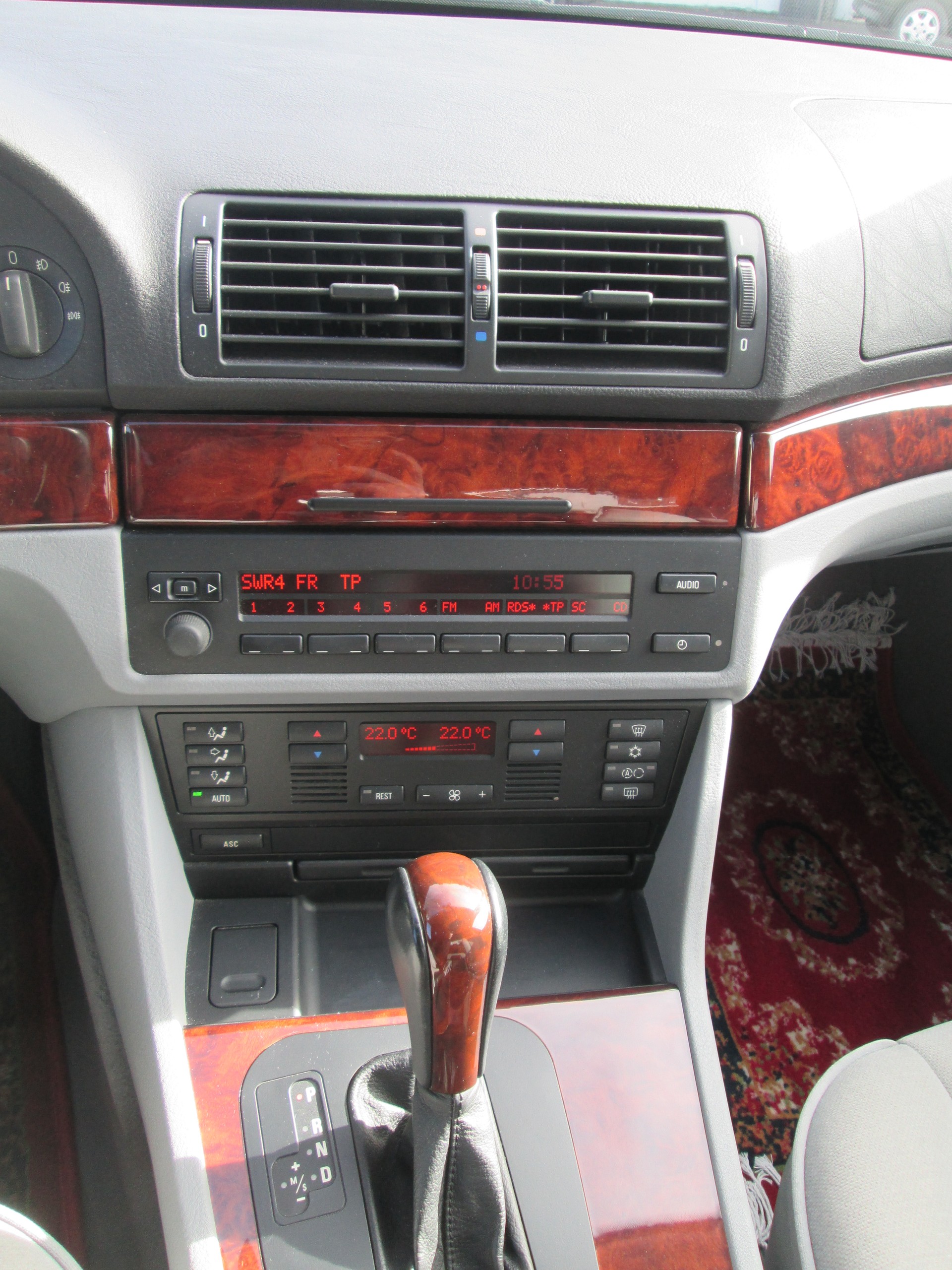 BMW 523i-image-15