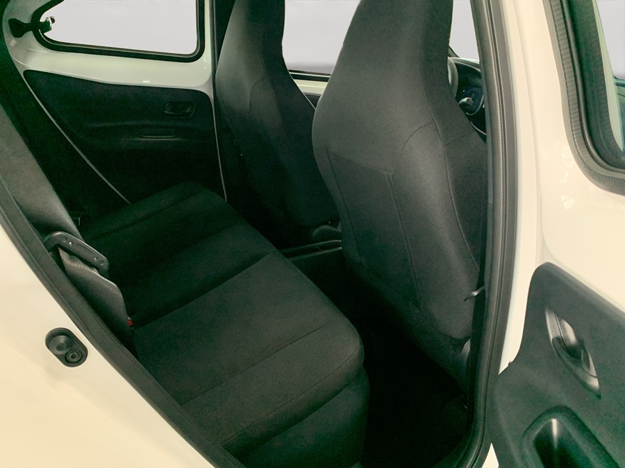 TOYOTA Aygo X 1.5 Comfort e-CVT-image-9
