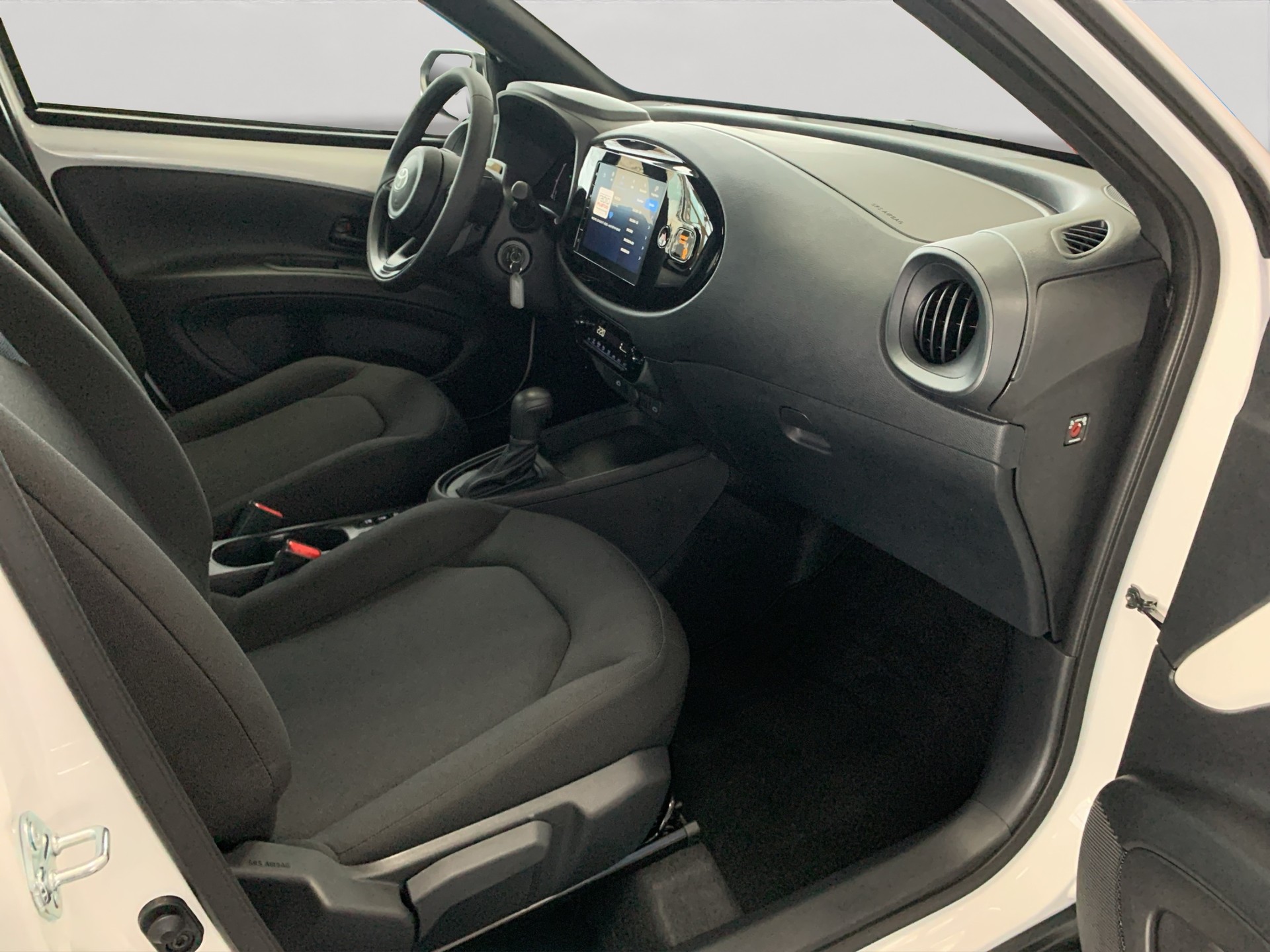 TOYOTA Aygo X 1.5 Comfort e-CVT-image-8