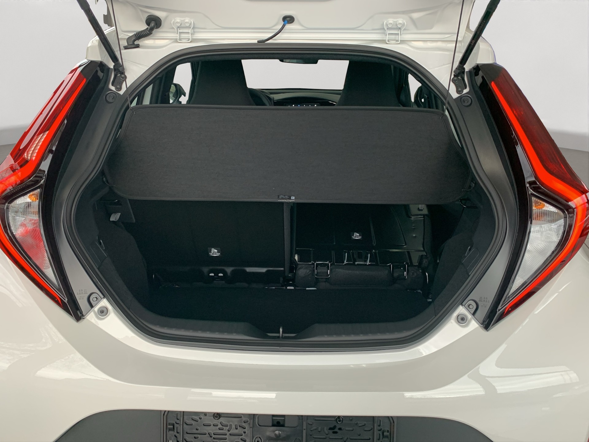 TOYOTA Aygo X 1.5 Comfort e-CVT-image-5