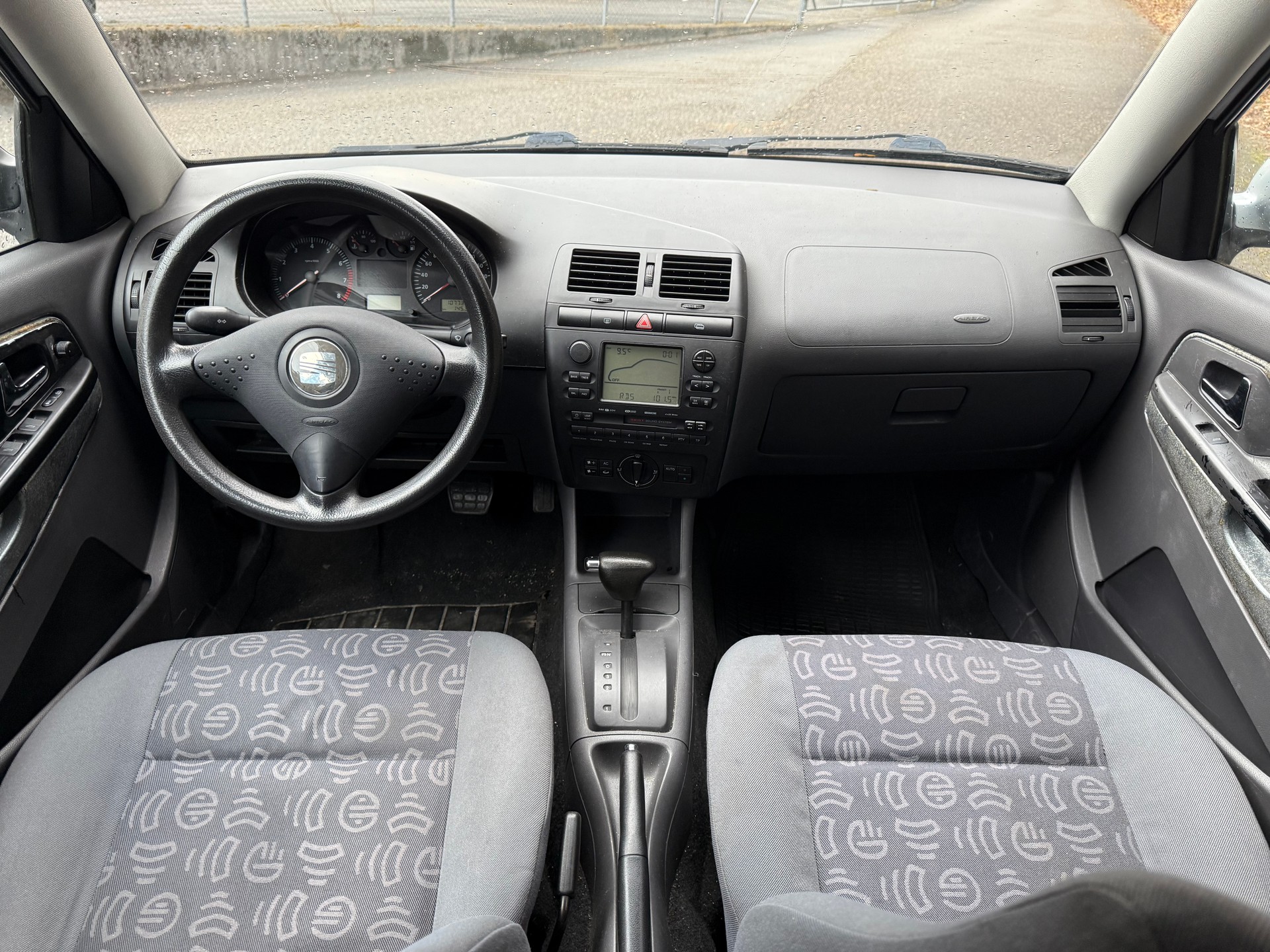 SEAT Ibiza 1.6 Stella A-image-4