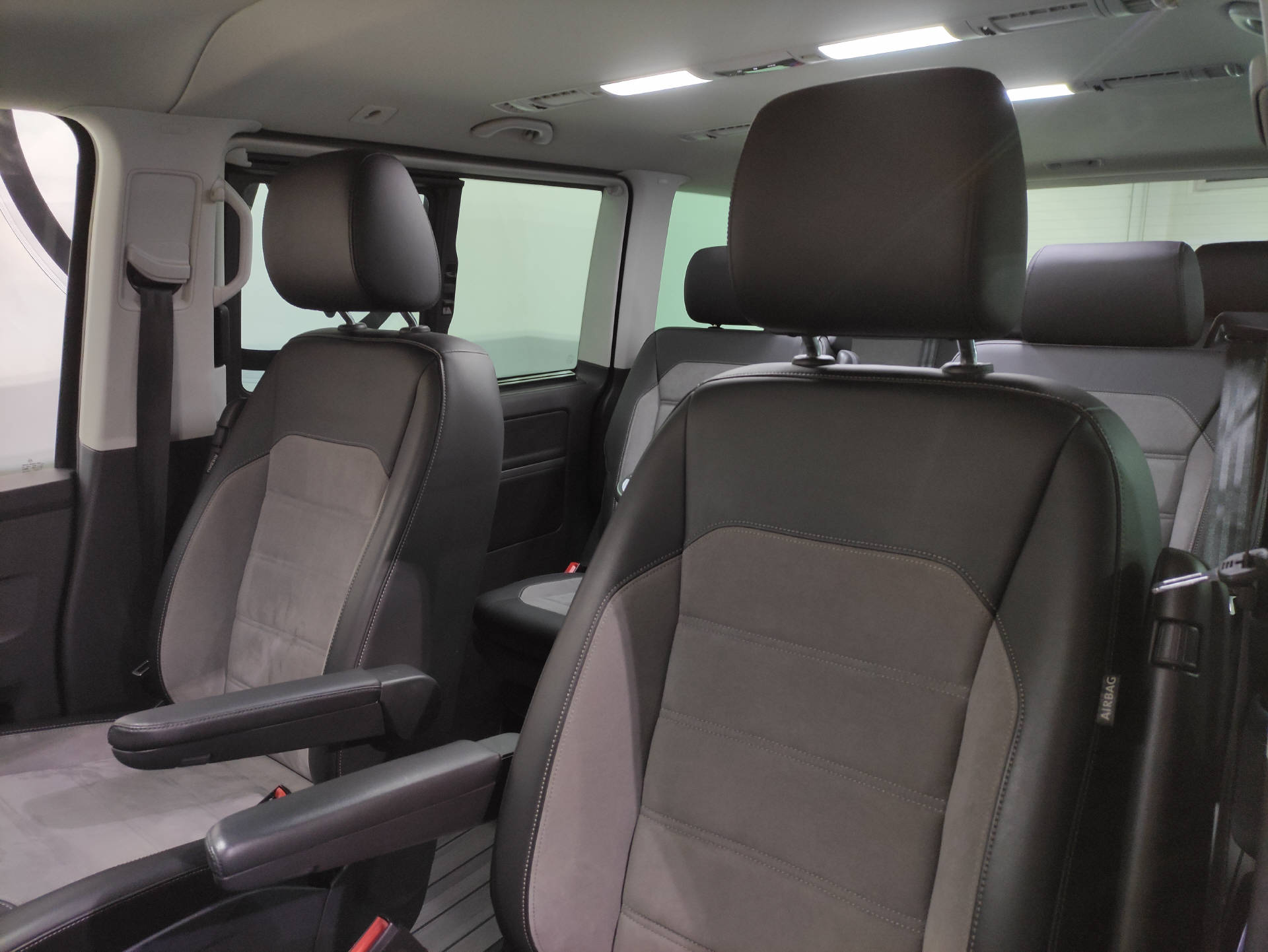 VW T6.1 Multivan 2.0 TDI 204 Highline Liberty DSG 4m-image-4