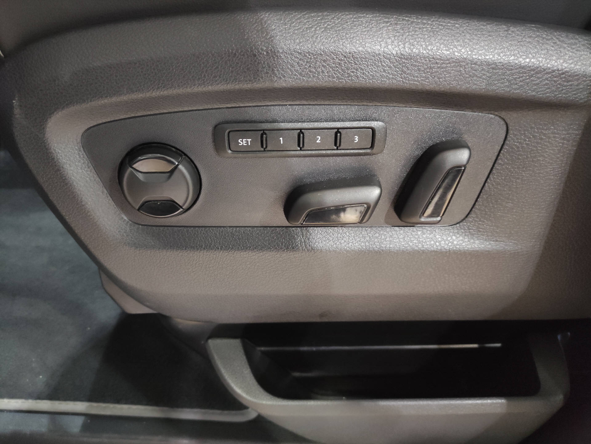 VW T6.1 Multivan 2.0 TDI 204 Highline Liberty DSG 4m-showroom-element-3
