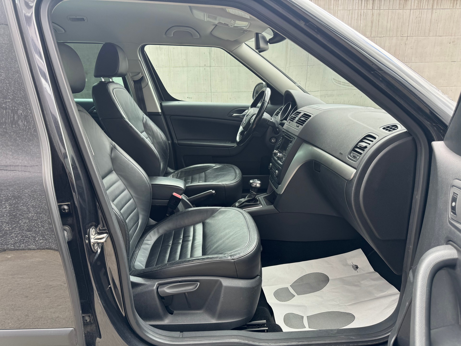 SKODA Yeti 2.0 TDI Elegance 4x4 DSG-image-10