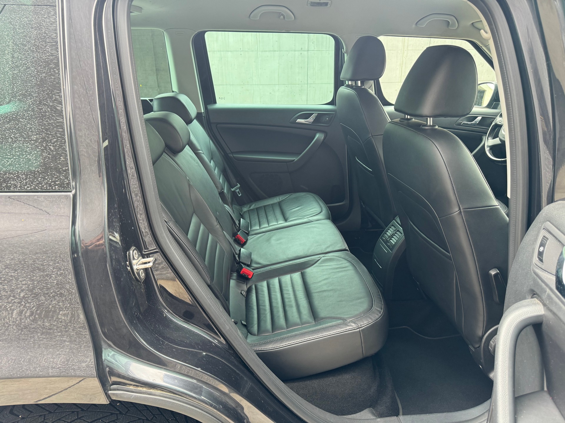 SKODA Yeti 2.0 TDI Elegance 4x4 DSG-image-13