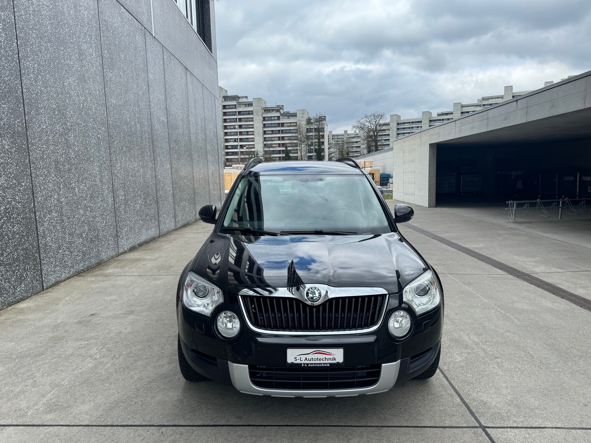SKODA Yeti 2.0 TDI Elegance 4x4 DSG-showroom-element-1