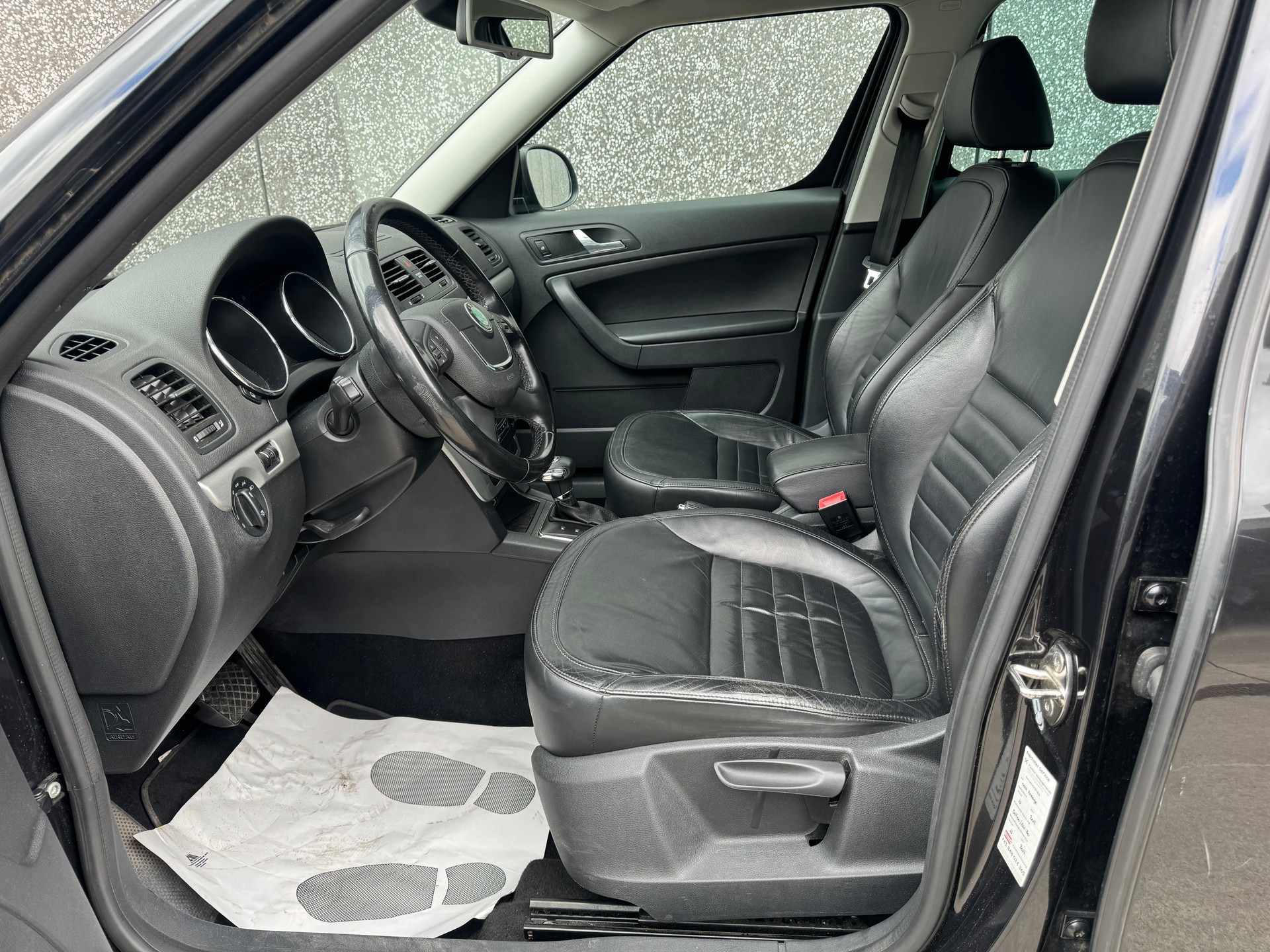 SKODA Yeti 2.0 TDI Elegance 4x4 DSG-image-8