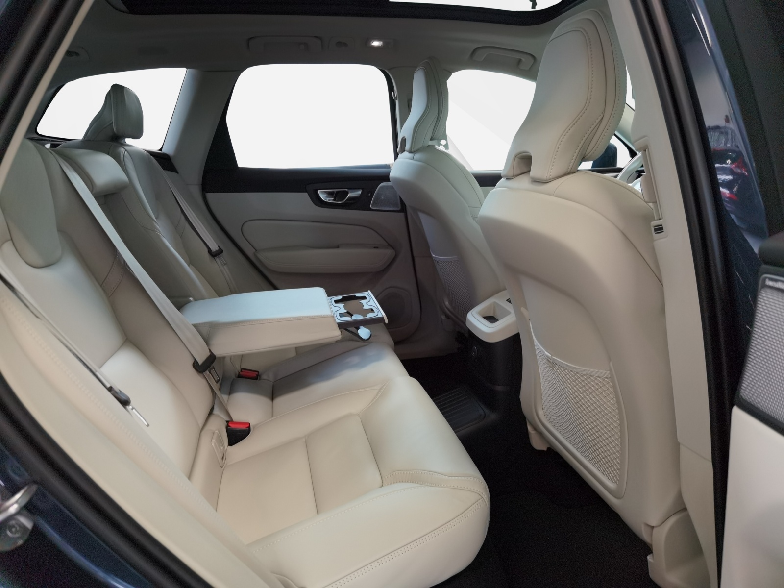 VOLVO XC60 2.0 T8 TE Ultra Bright eAWD-image-8