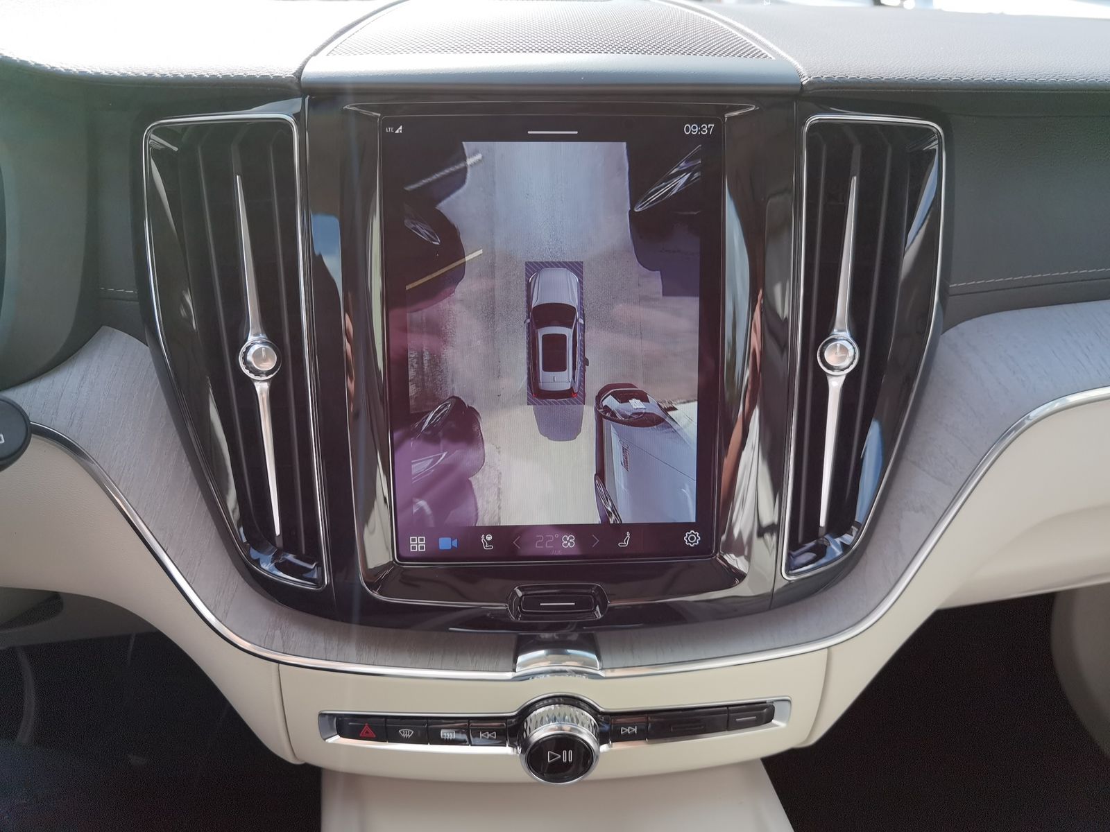 VOLVO XC60 2.0 T8 TE Ultra Bright eAWD-image-9
