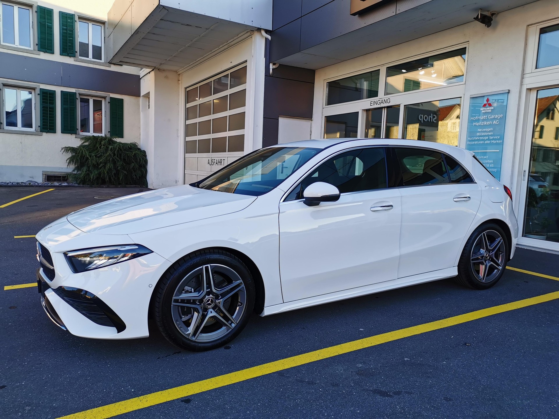 MERCEDES-BENZ A 250 AMG Line 4m Limousine-image-1