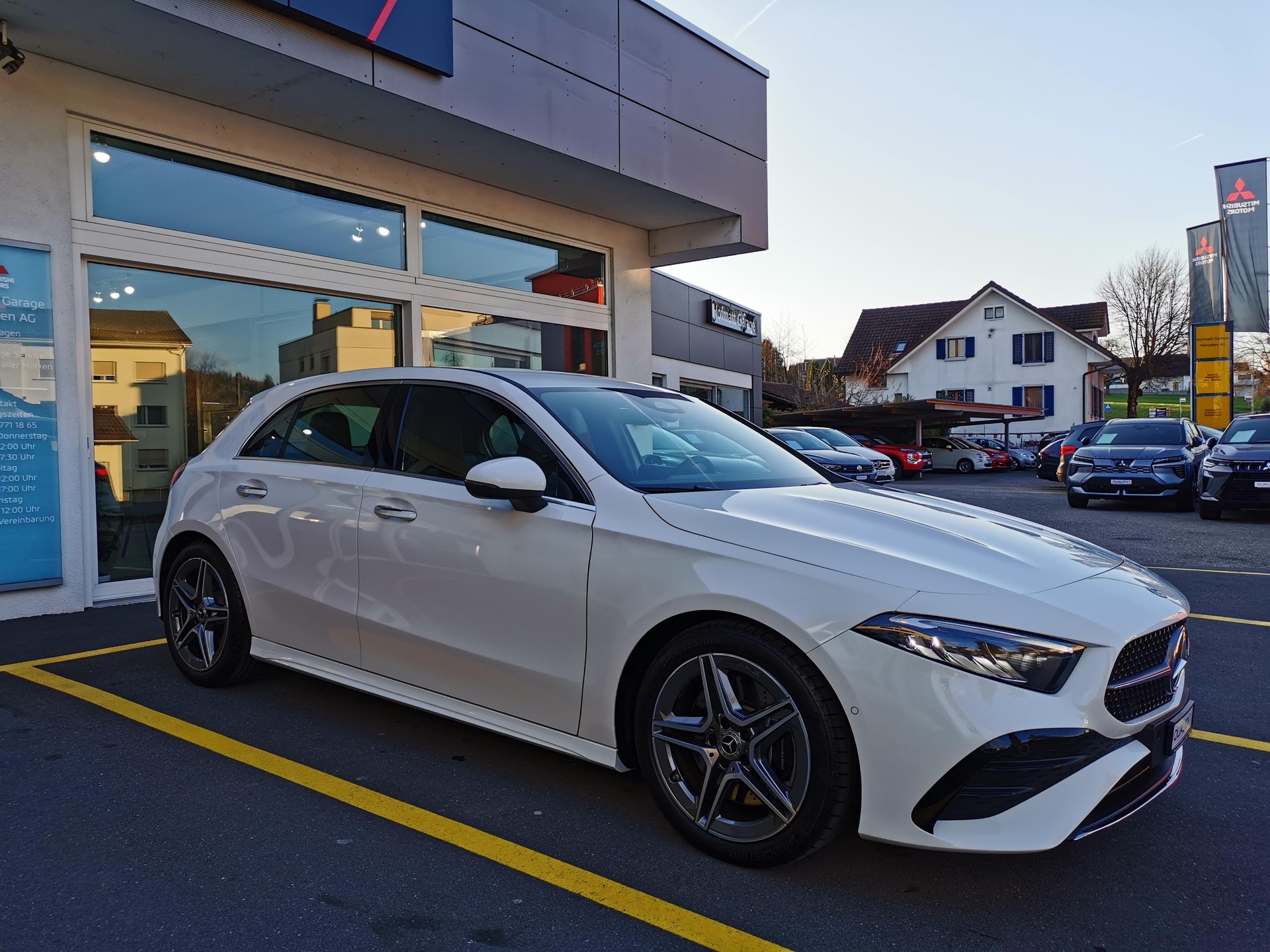 MERCEDES-BENZ A 250 AMG Line 4m Limousine-image-2