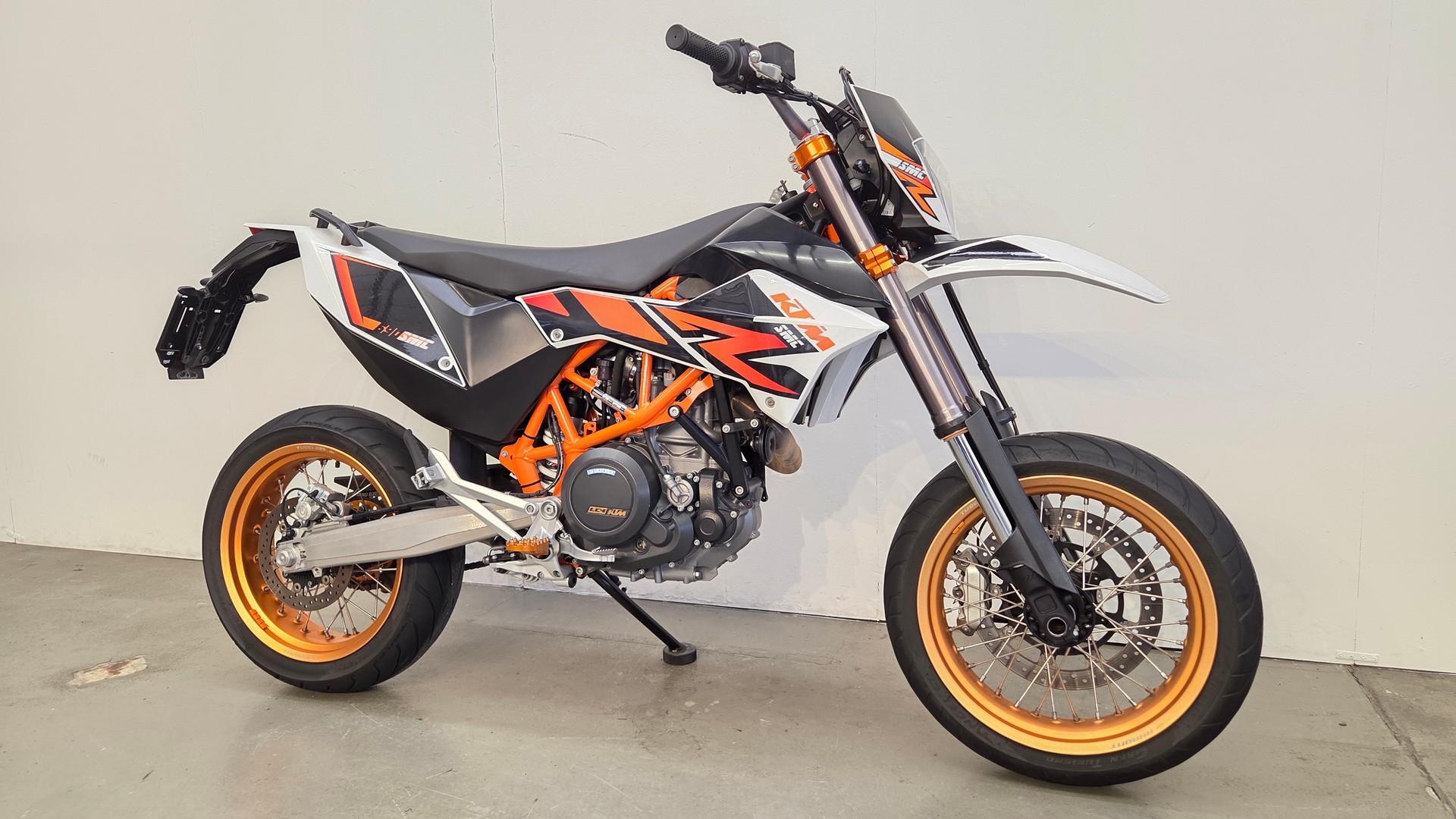 KTM 690 SMC R ABS (35 kW)-image-2