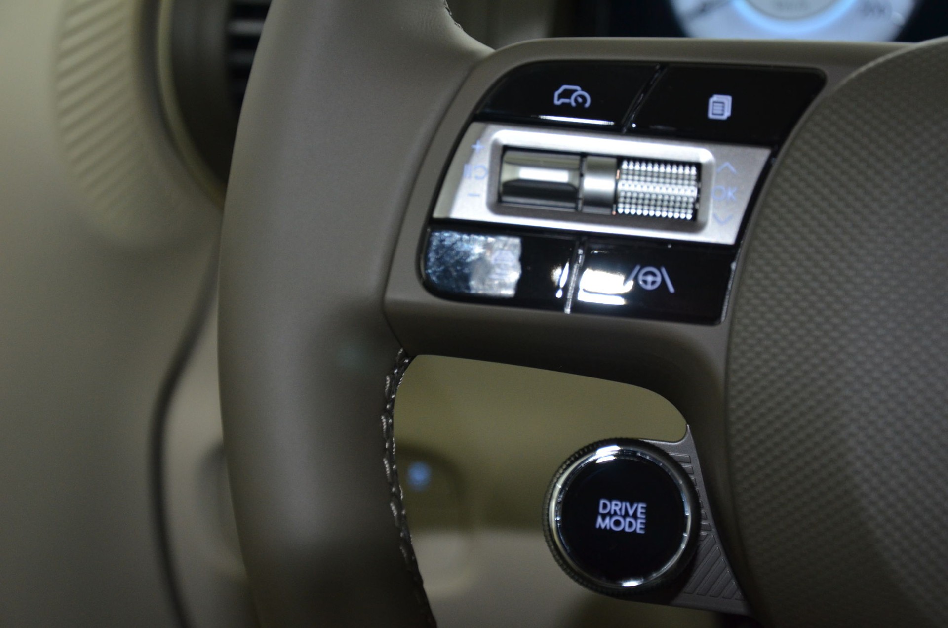 HYUNDAI Inster 49kWh Luxury-image-21