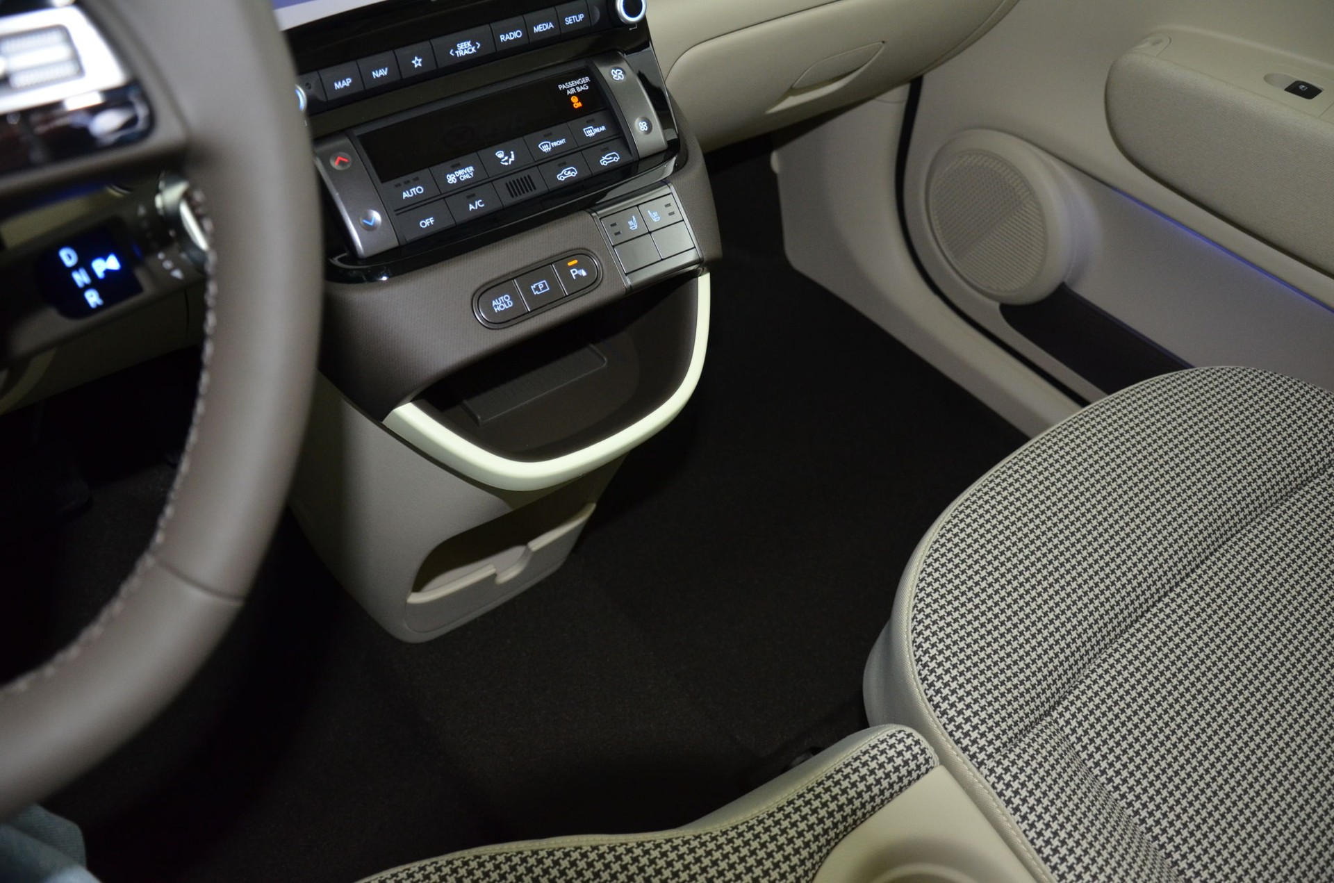 HYUNDAI Inster 49kWh Luxury-image-24