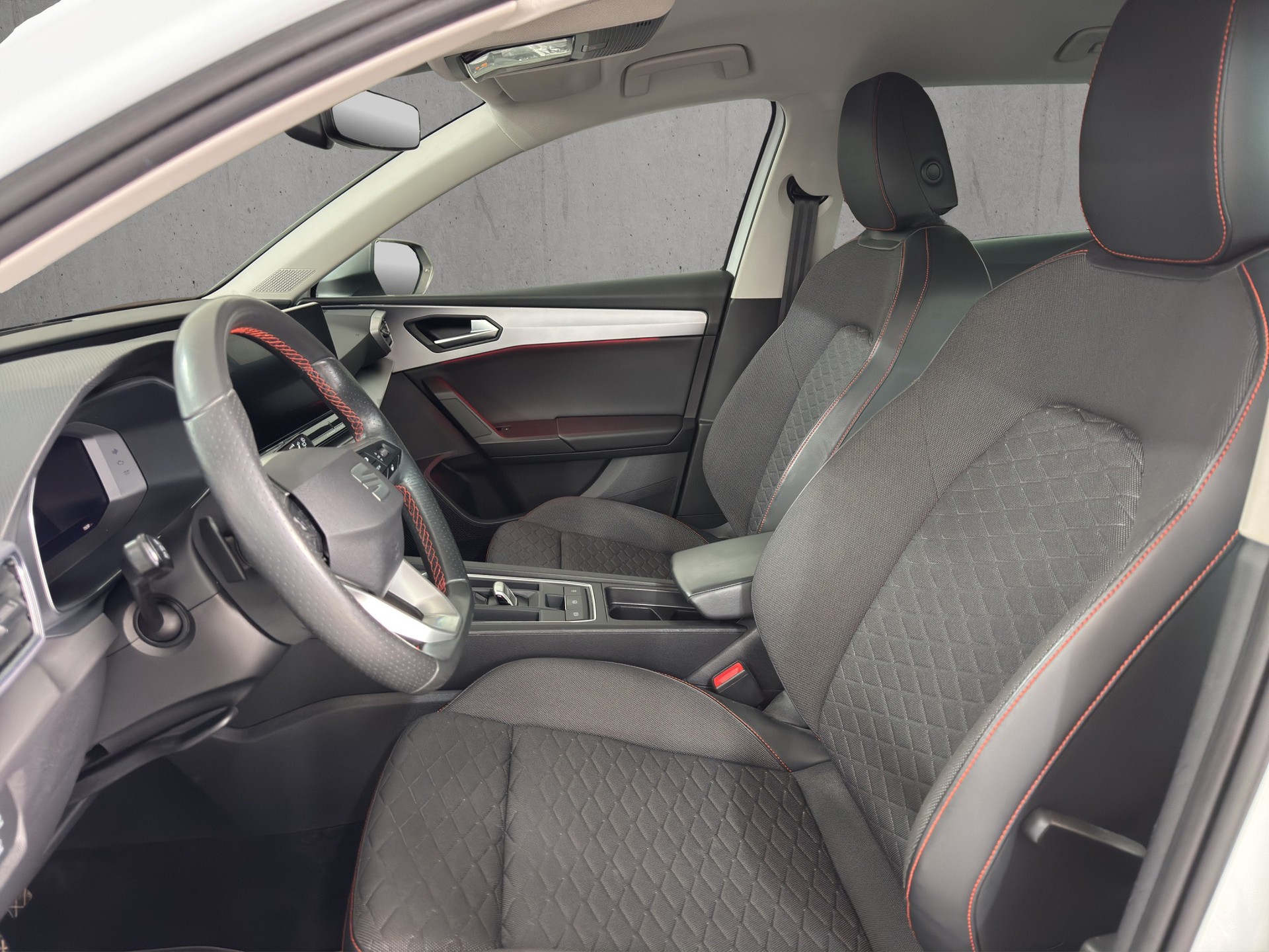 SEAT Leon ST 1.5 eTSI mHEV DSG FR "Navi-Winterpaket-Distronic"-image-7