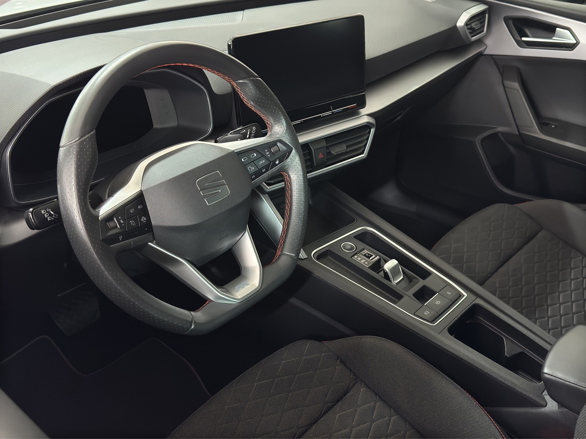 SEAT Leon ST 1.5 eTSI mHEV DSG FR "Navi-Winterpaket-Distronic"-image-11