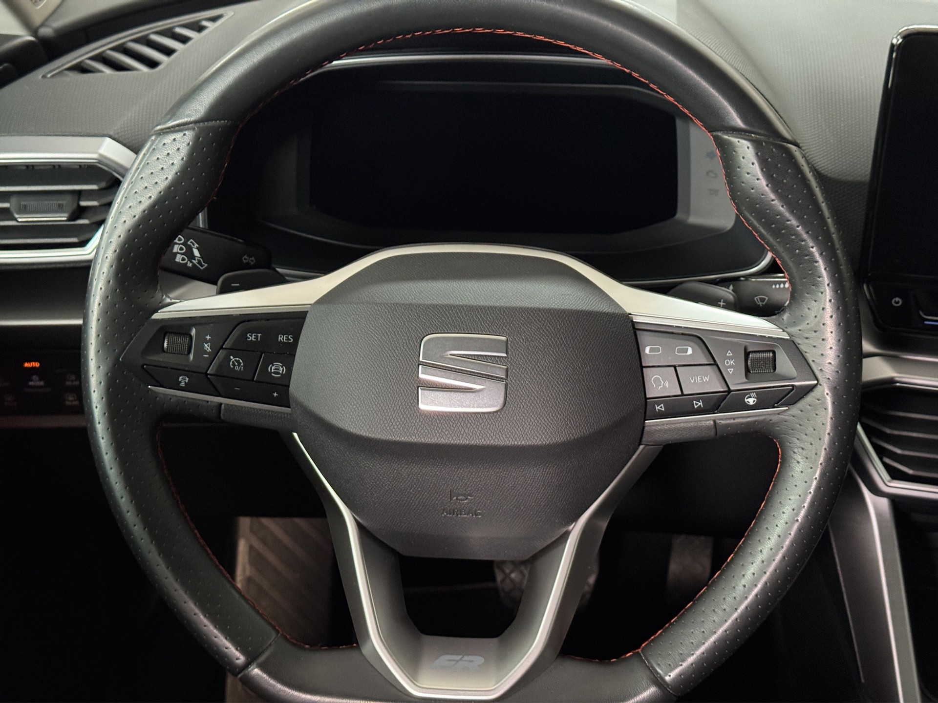 SEAT Leon ST 1.5 eTSI mHEV DSG FR "Navi-Winterpaket-Distronic"-image-12