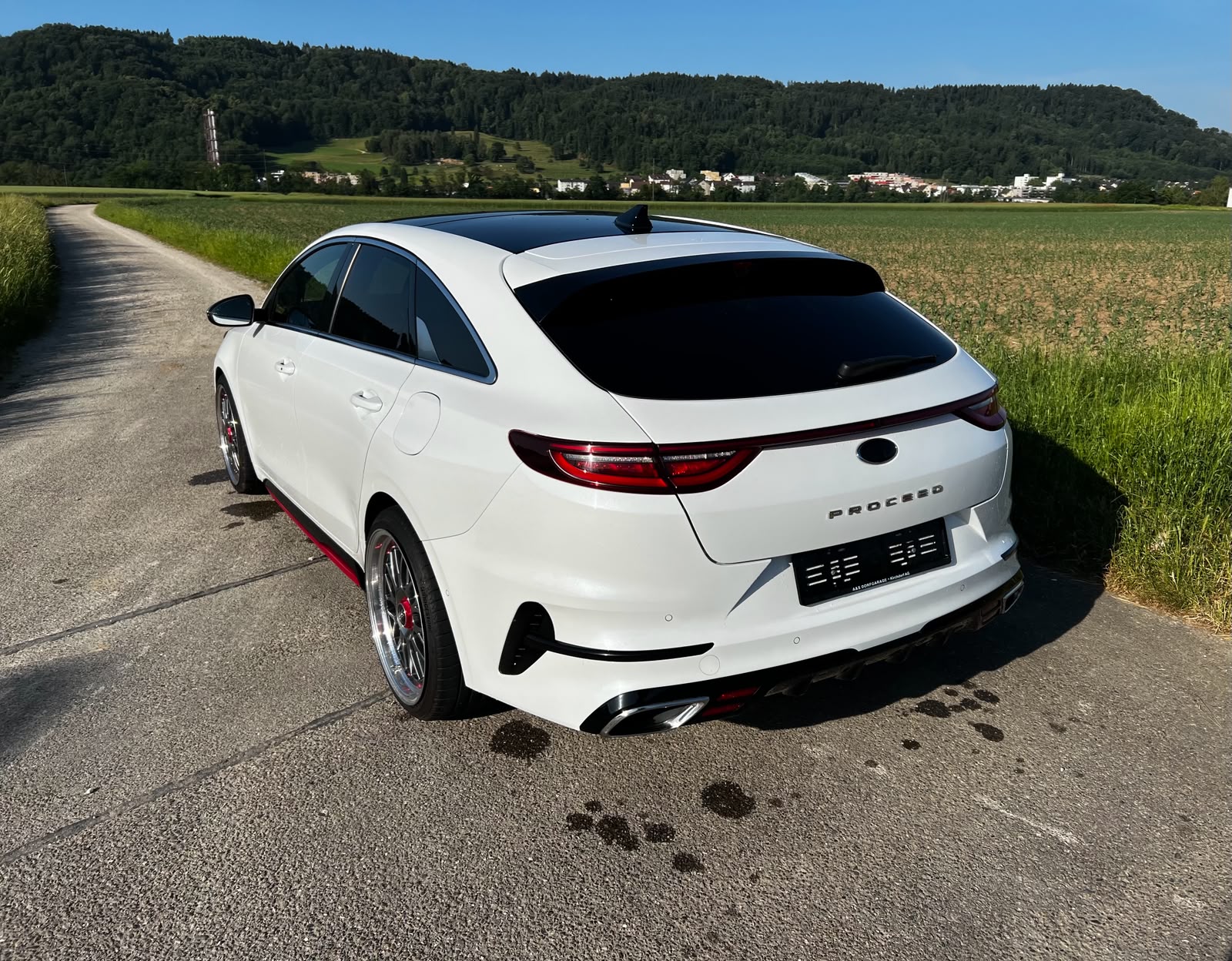 KIA ProCeed 1.6 T-GDi GT DCT-image-2