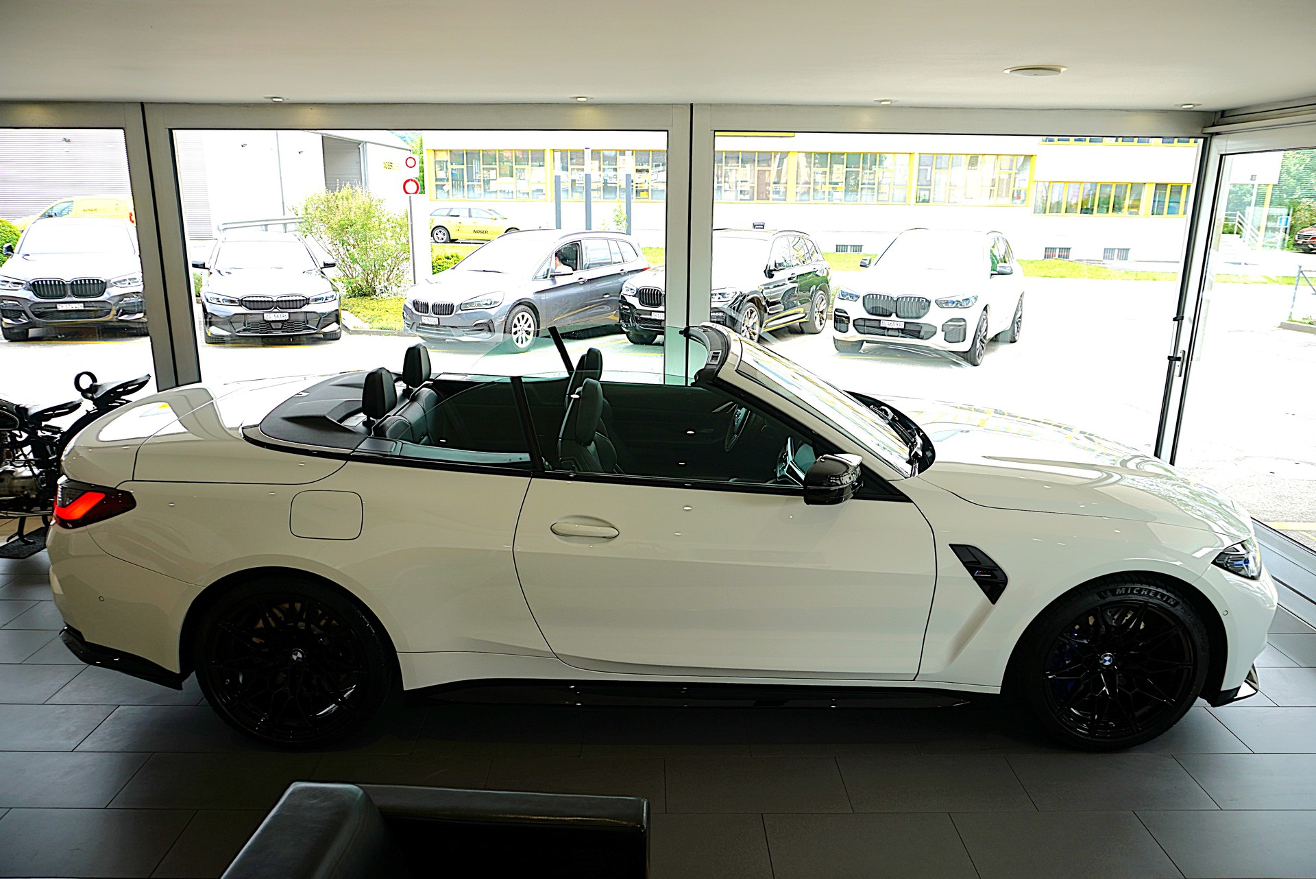 BMW M4 Cabrio Competition M xDrive-image-24