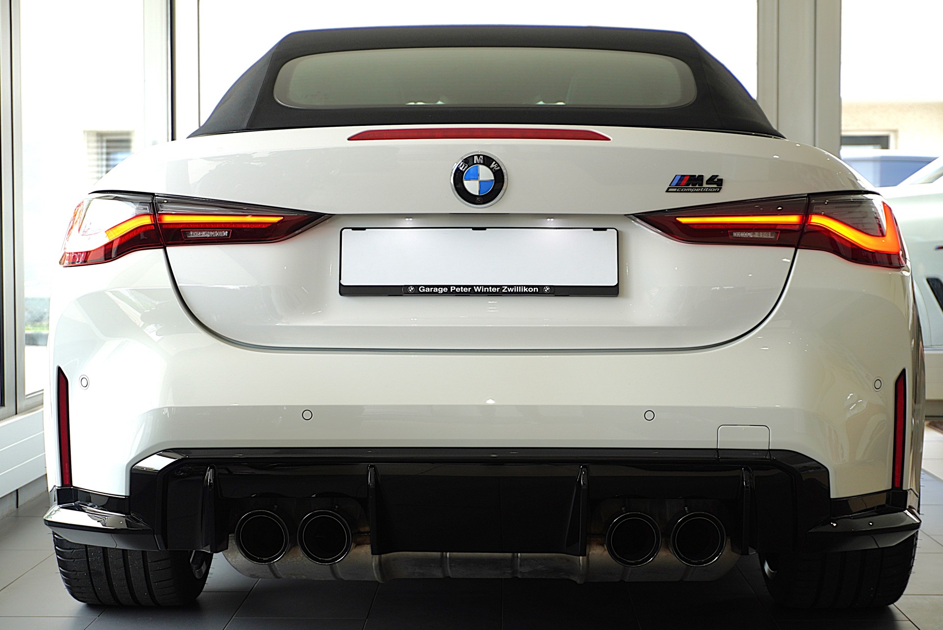 BMW M4 Cabrio Competition M xDrive-image-6