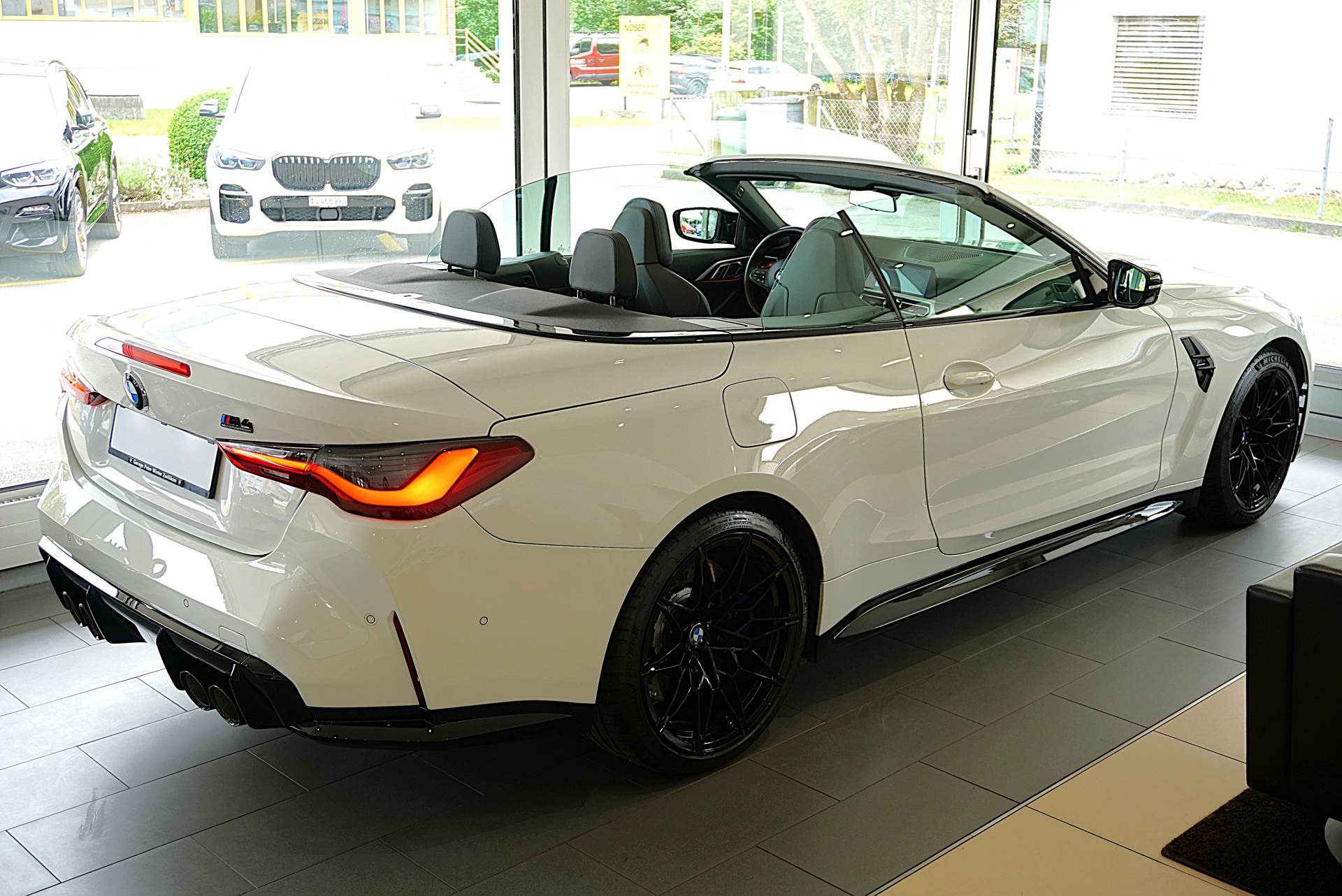 BMW M4 Cabrio Competition M xDrive-image-22