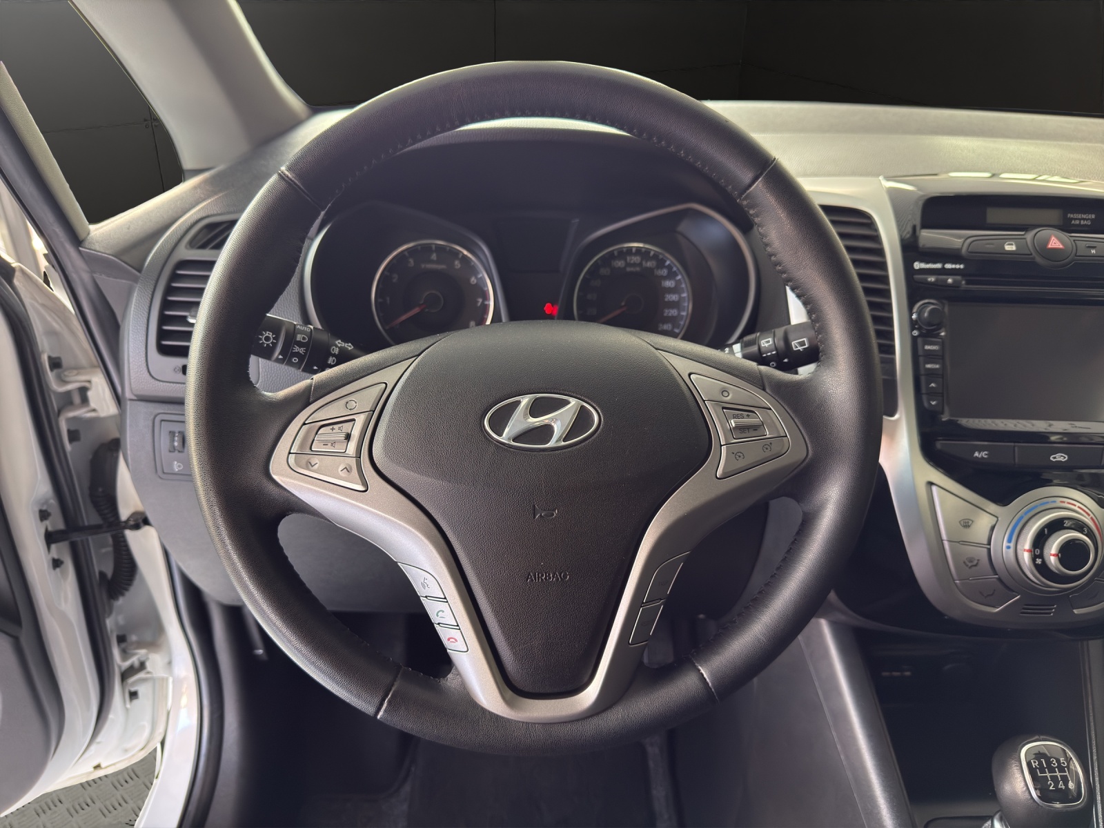 HYUNDAI iX20 1.6 Premium-image-8