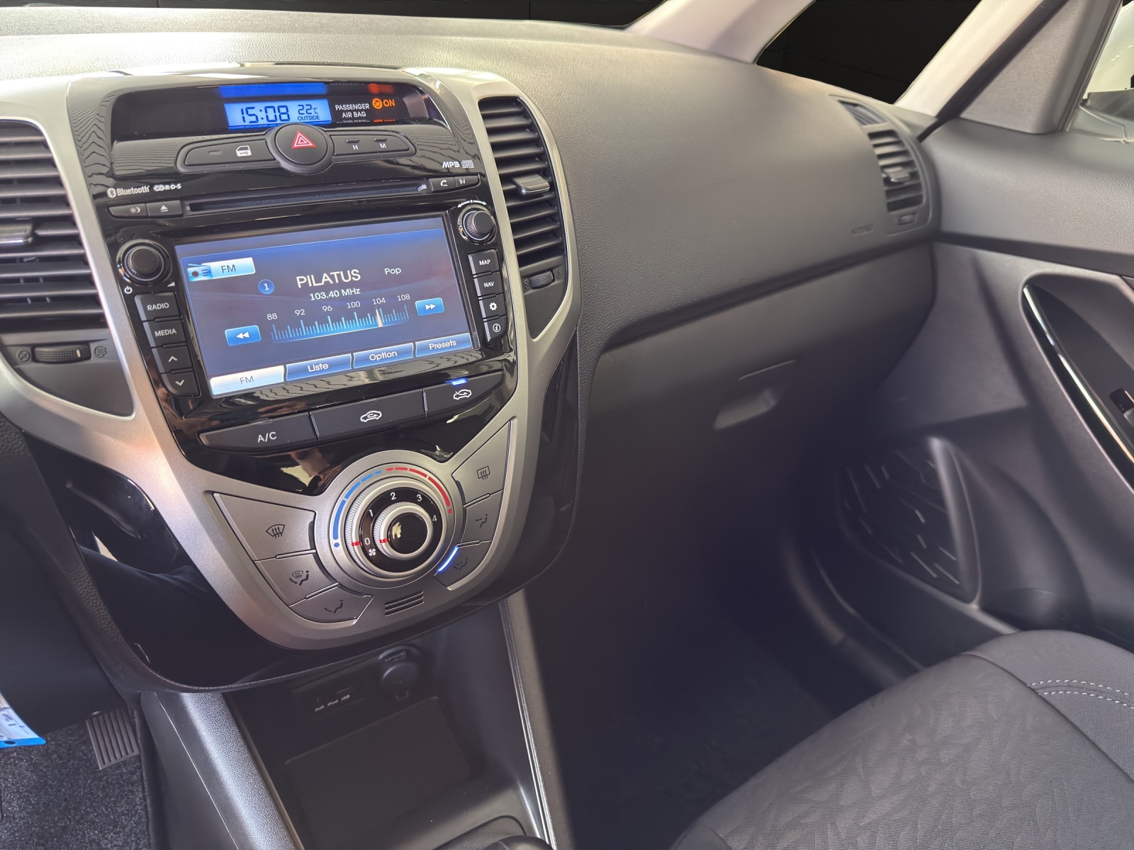 HYUNDAI iX20 1.6 Premium-image-12