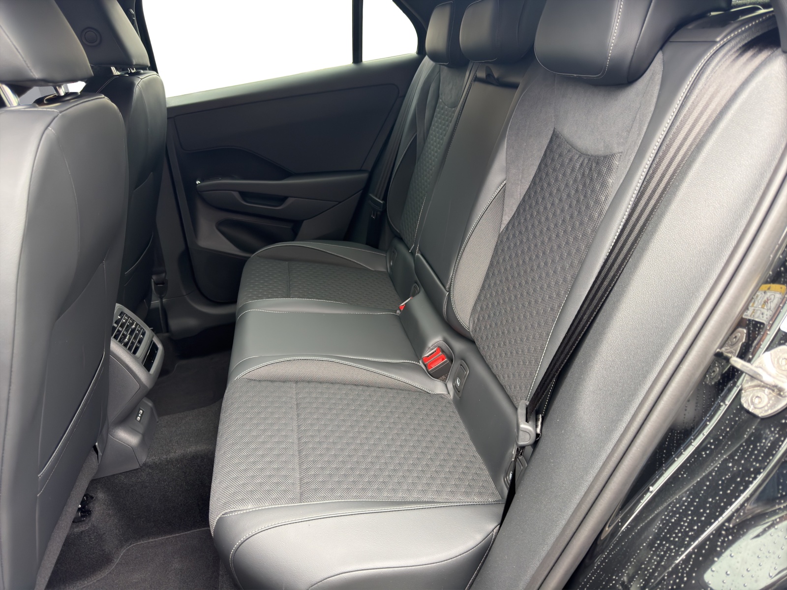 VW T-Roc 1.5 eTSI mHEV R-Line DSG-image-10