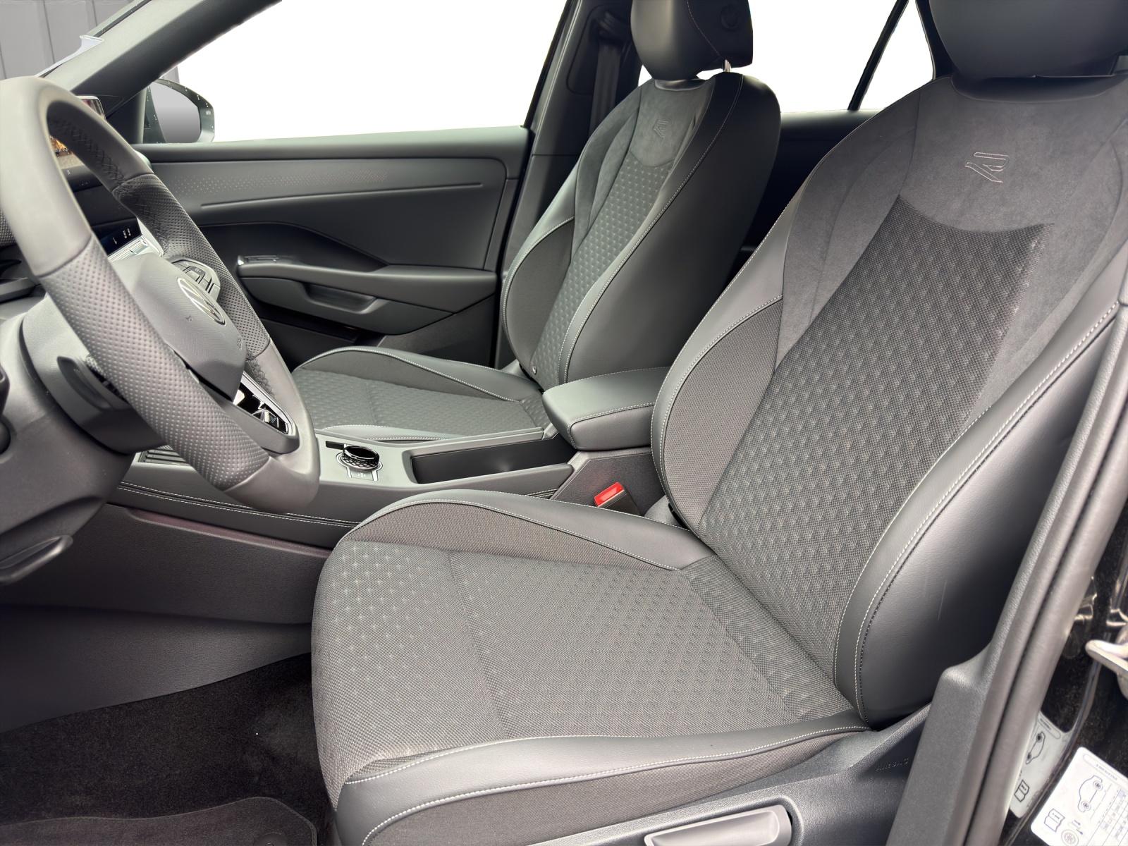 VW T-Roc 1.5 eTSI mHEV R-Line DSG-image-9