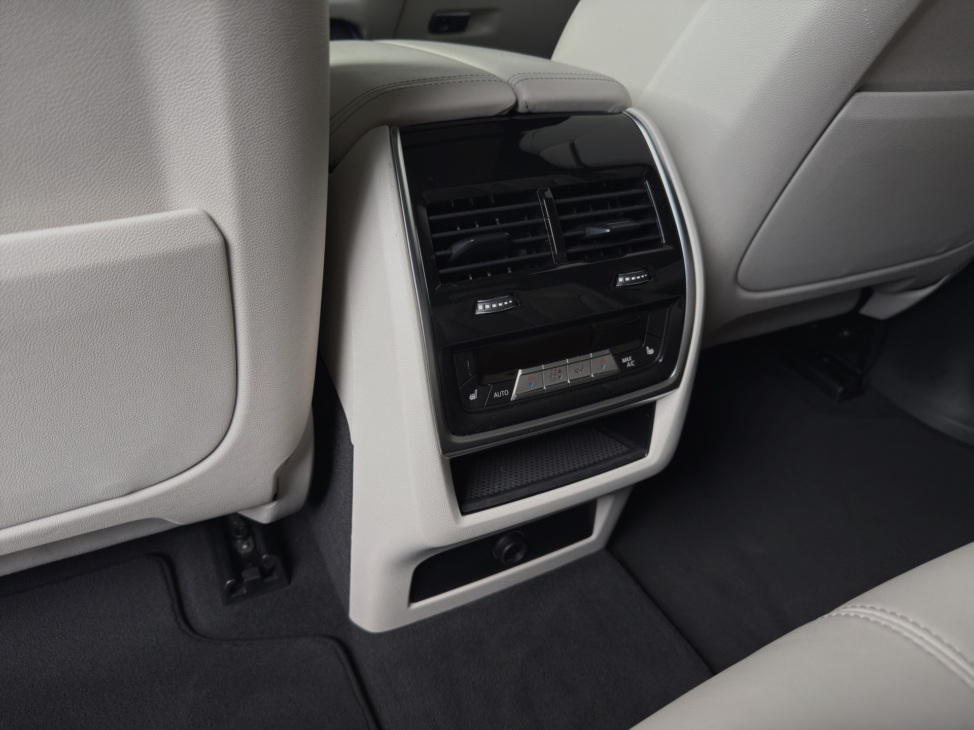 BMW X5 xDrive 48V 40d M Sport Steptronic-image-17