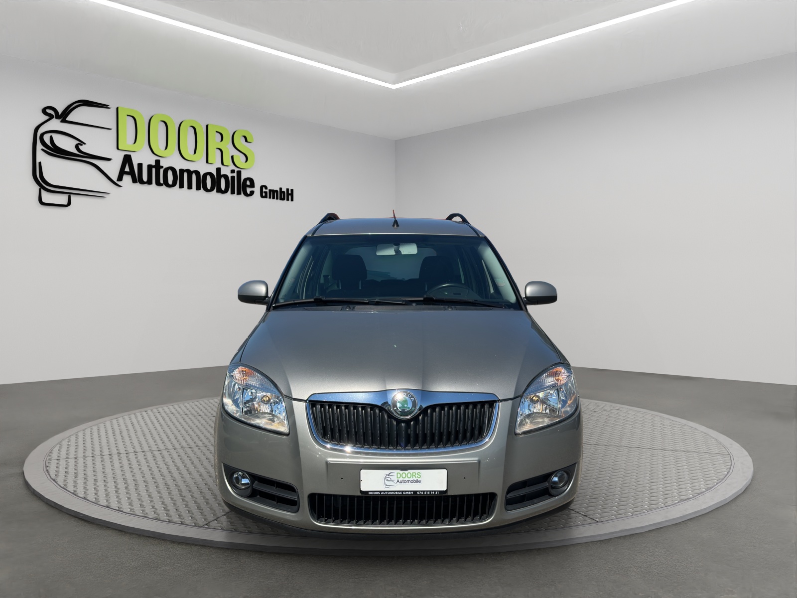 SKODA Roomster 1.6 Style-showroom-element-1