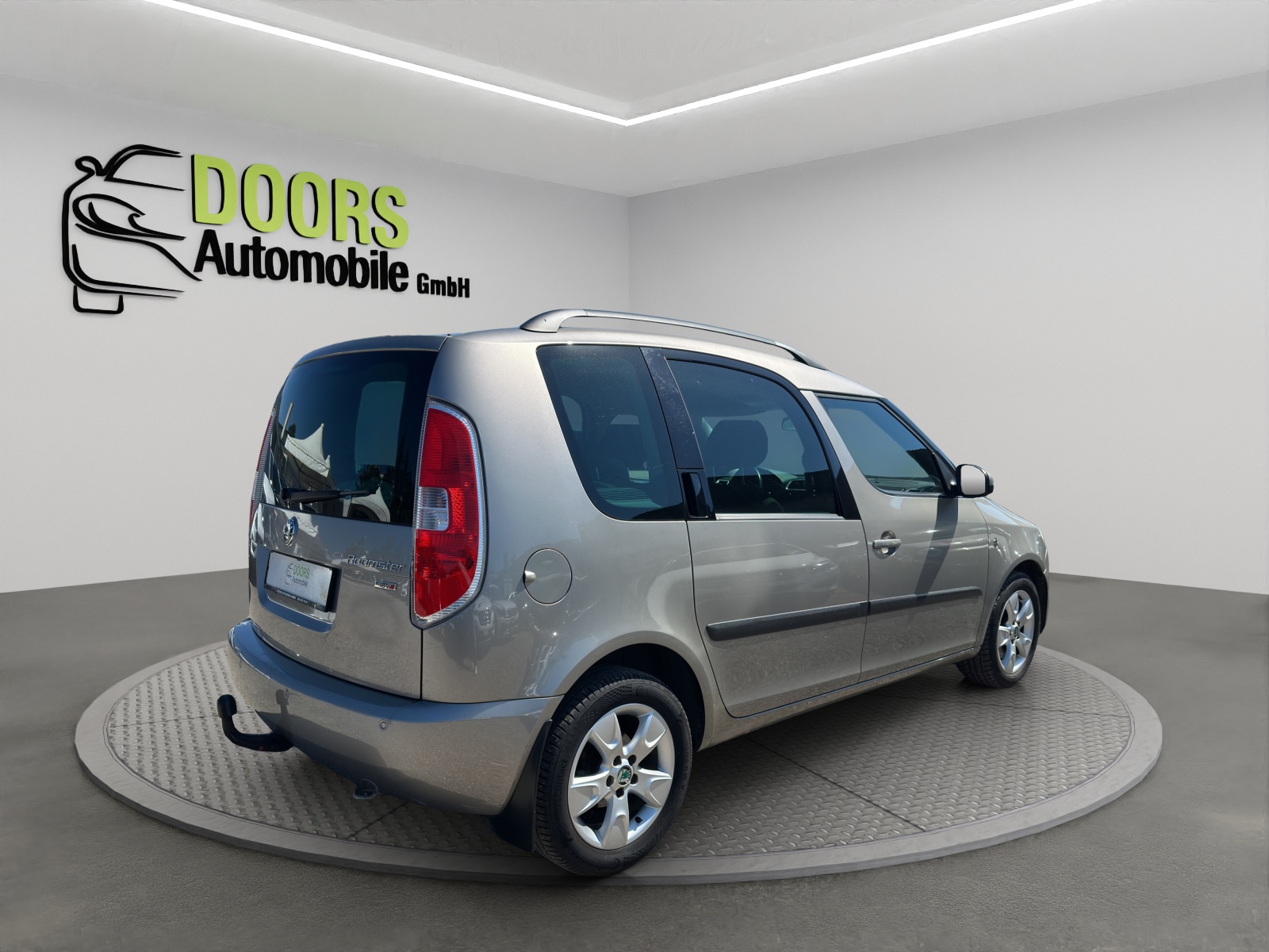 SKODA Roomster 1.6 Style-showroom-element-3