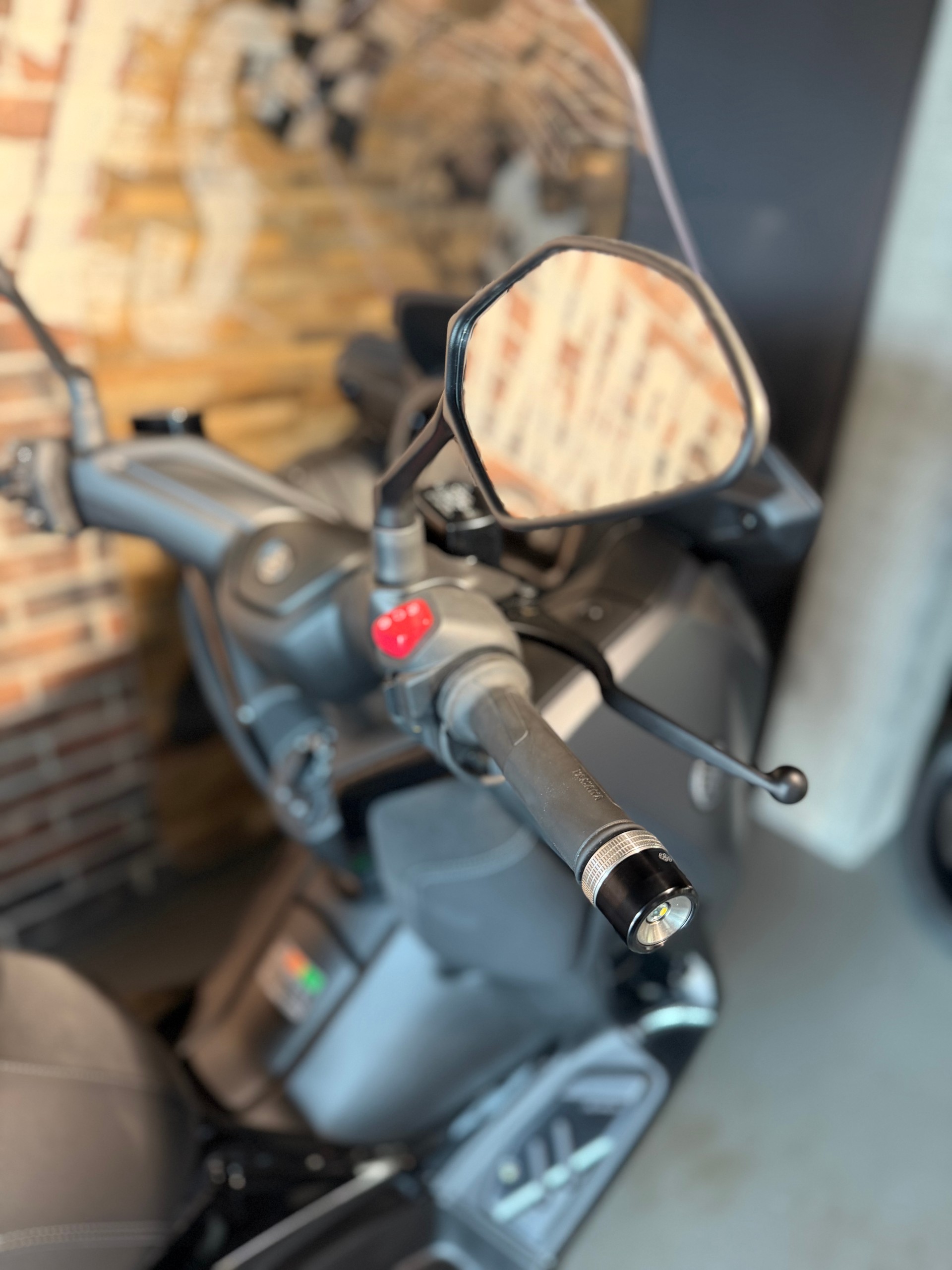 YAMAHA X-Max 300 Tech Max-image-9