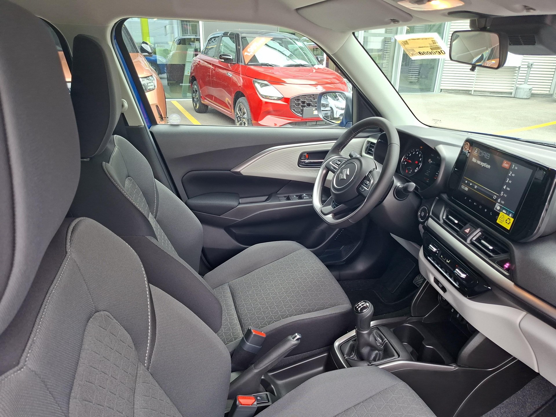SUZUKI Swift 1.2 Sakura Top Hybrid 4x4 / 1.99% Leasing-image-9