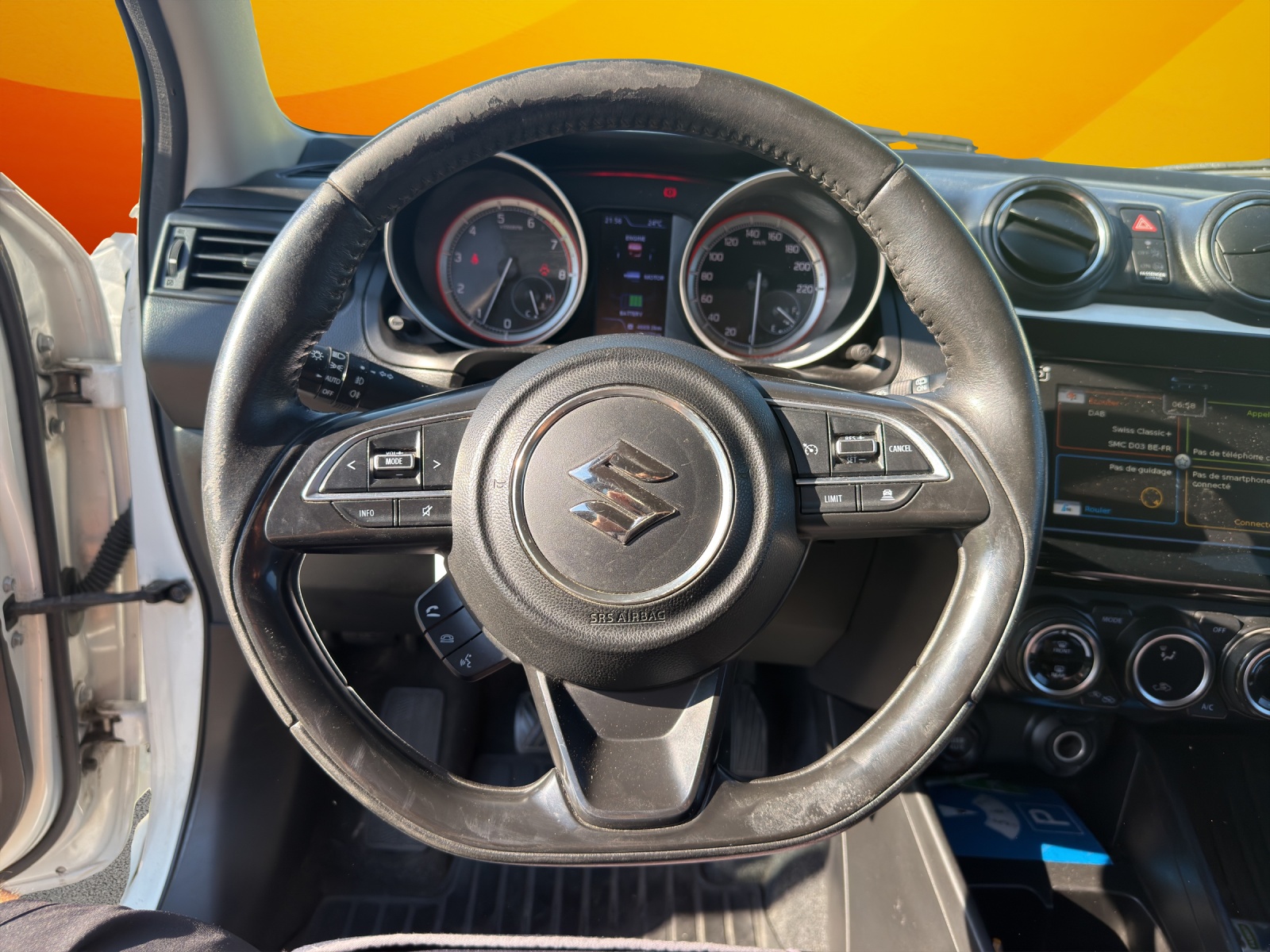 SUZUKI Swift 1.2i 16V SHVS Compact Top Hybrid Allgrip 4x4-image-9