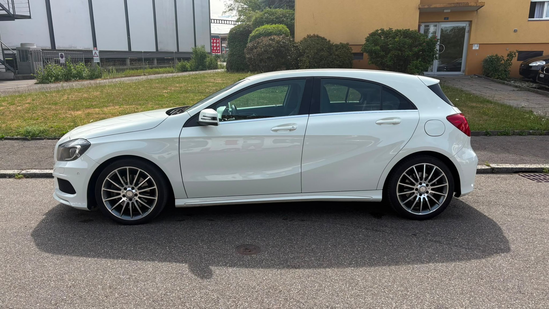 MERCEDES-BENZ A 250 4Matic 7G-DCT-image-3