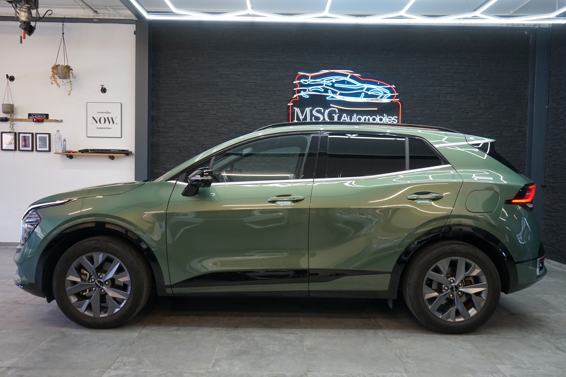 KIA Sportage 1.6T-GDi HEV GT-Line 4x4 A-showroom-element-1