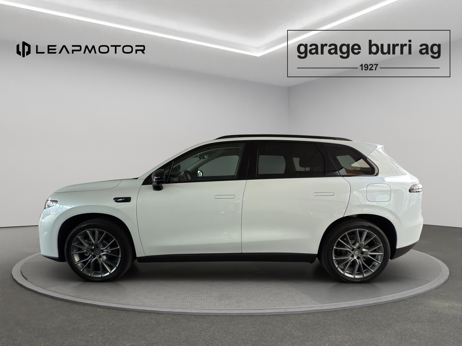 LEAPMOTOR C10 EV AWD-showroom-element-2
