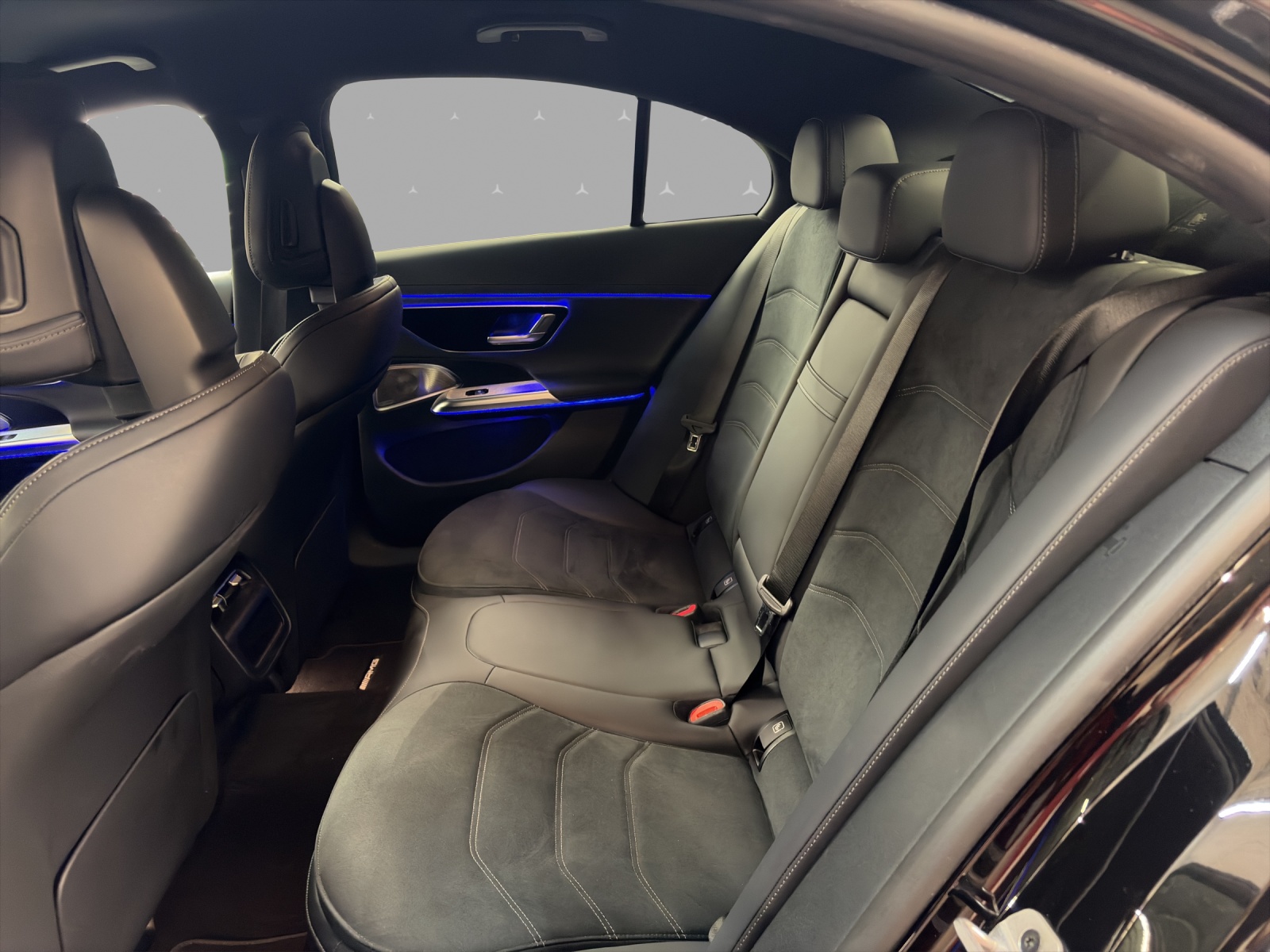 MERCEDES-BENZ E 450 d 4M - AMG / DISTRONIC / 360 Grad Kamera / Soundsystem / Superscreen-image-13